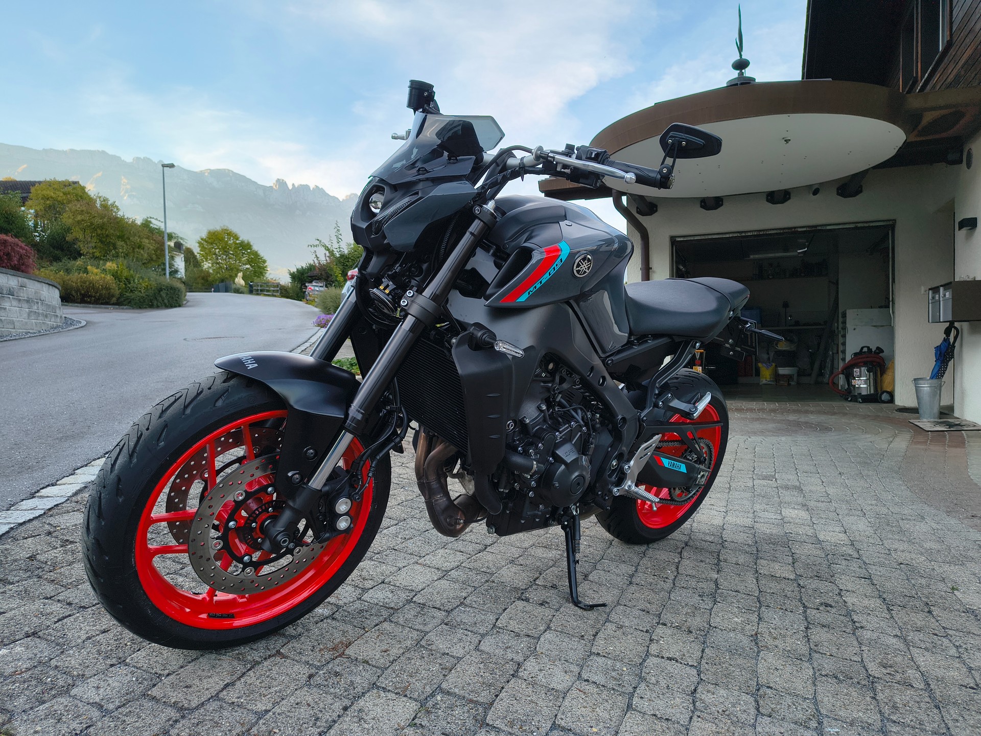 YAMAHA MT-09-image-1