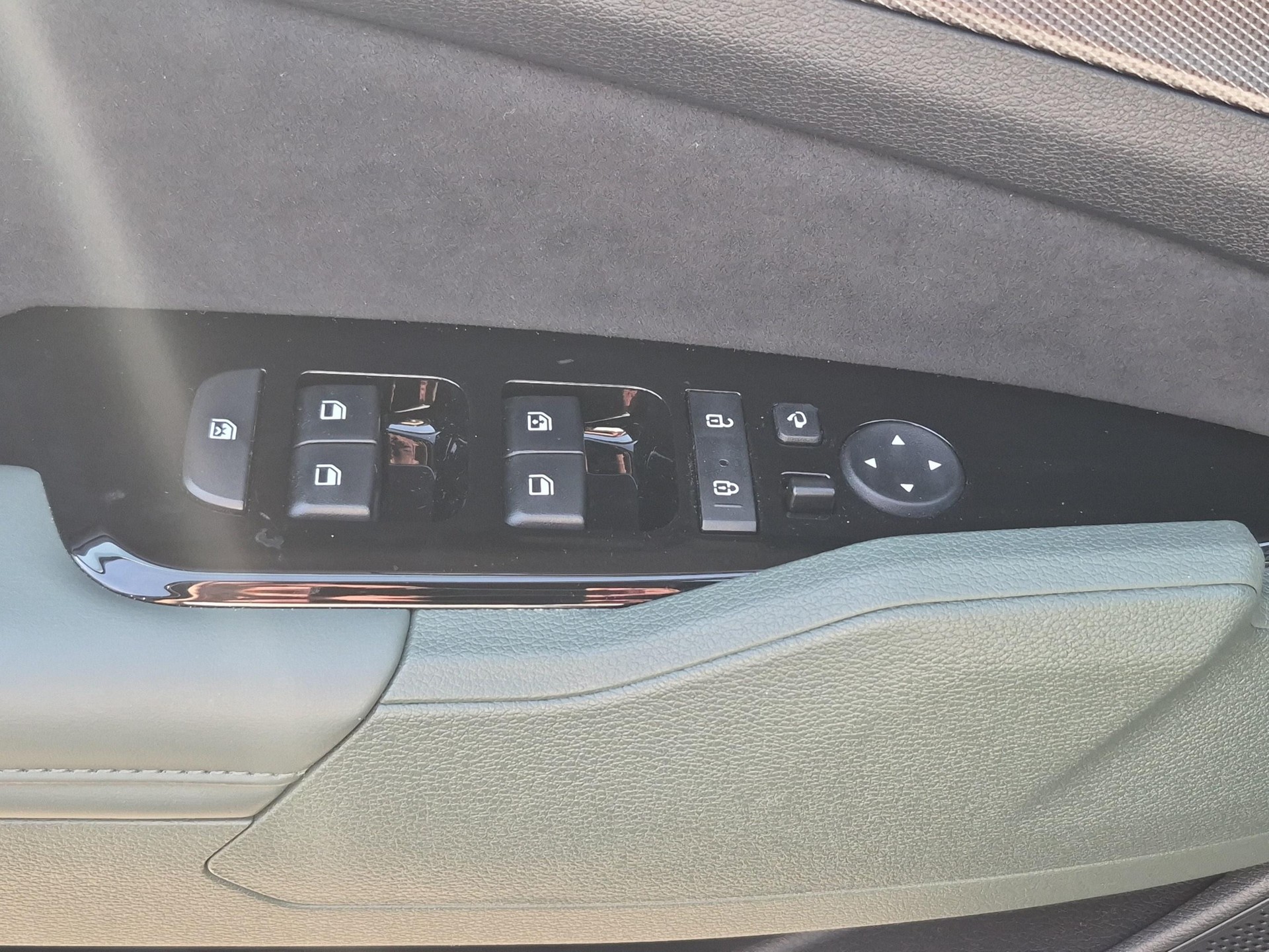KIA Sportage 1.6 T-GDi PHEV Power Edition-image-17