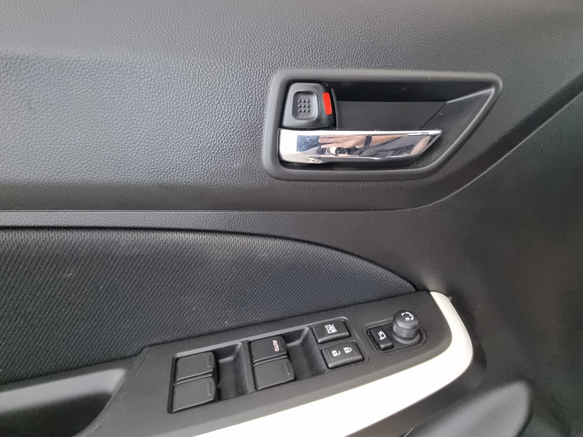 SUZUKI Swift 1.2 Compact Top Hybrid 4x4-image-11