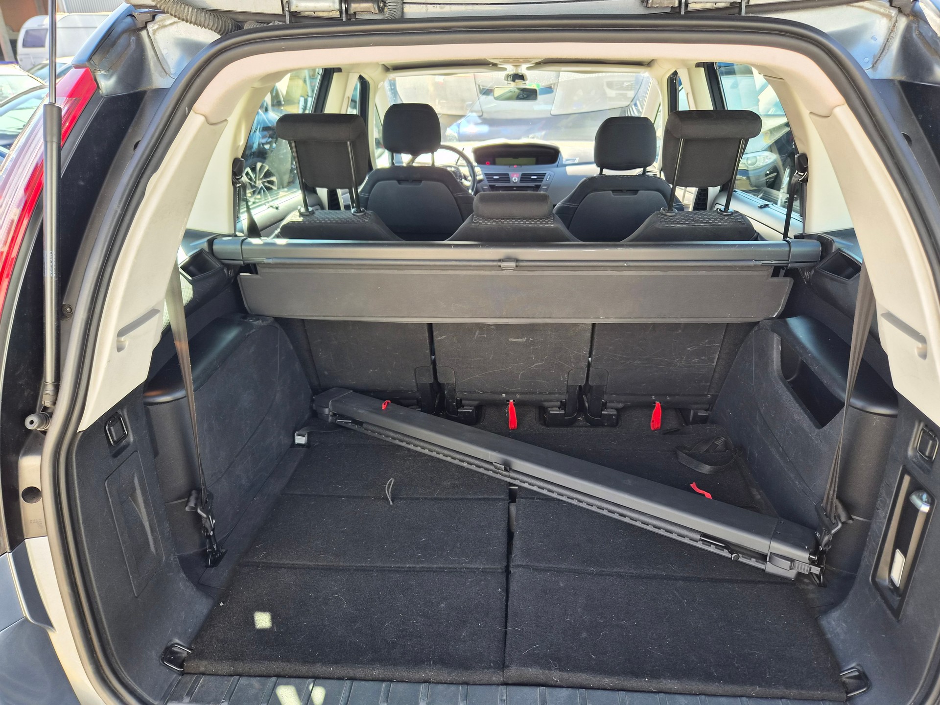 CITROEN Grand C4 Picasso 2.0 HDI Dynamique+ Automatic-image-10