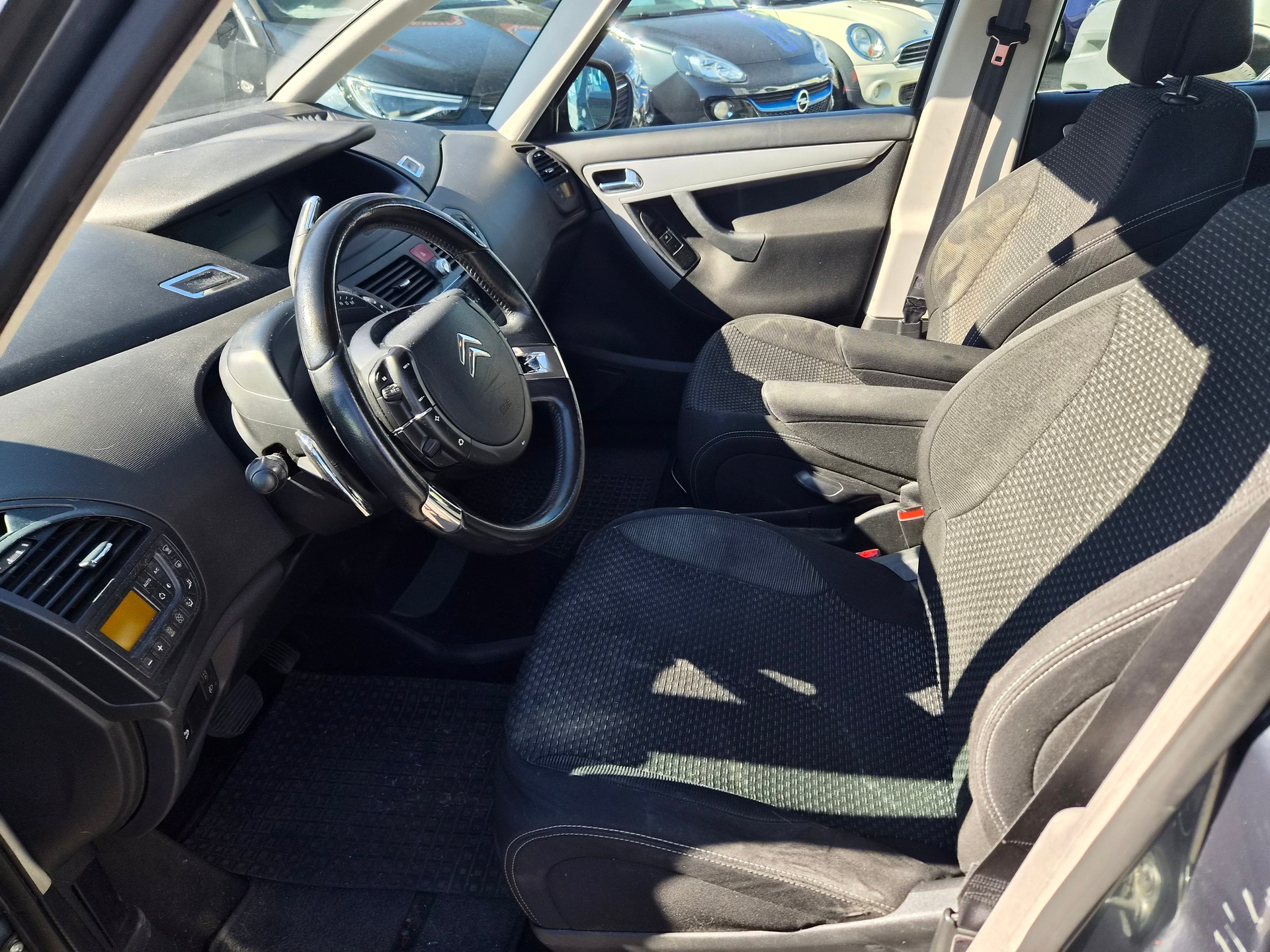 CITROEN Grand C4 Picasso 2.0 HDI Dynamique+ Automatic-image-9