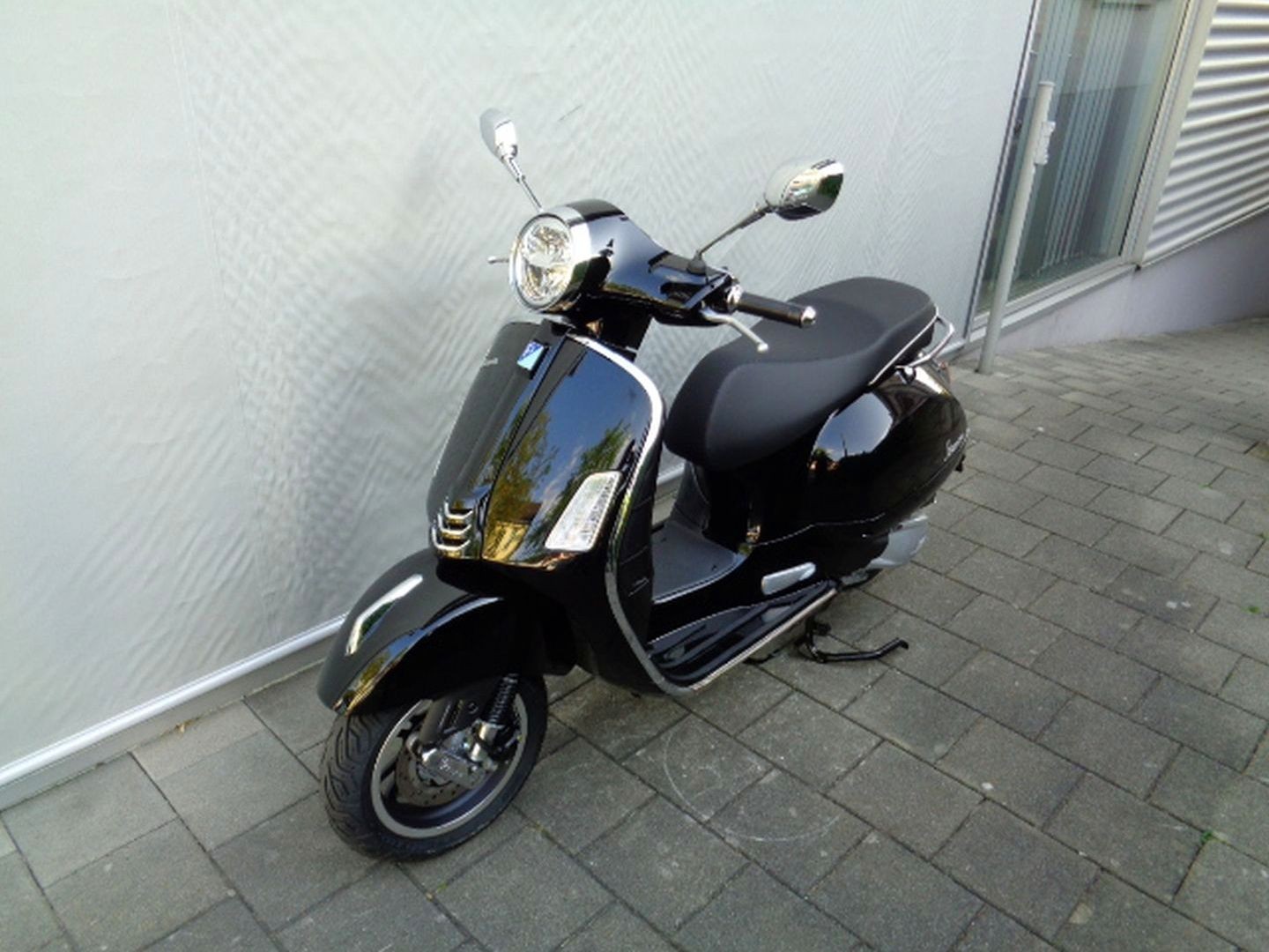 PIAGGIO VESPA GTS 300 SUPER RST-image-2