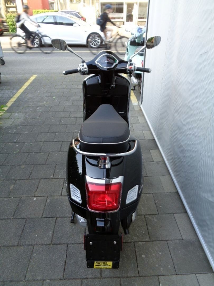 PIAGGIO VESPA GTS 300 SUPER RST-image-4