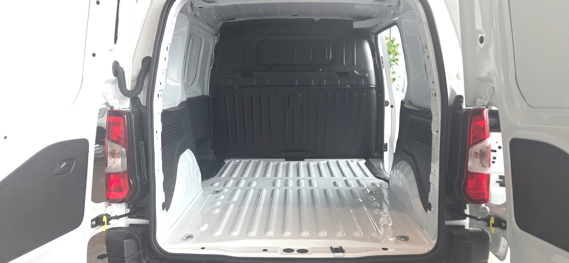 PEUGEOT Partner 1.5 Blue HDi Standard 1000kg EAT8-image-7
