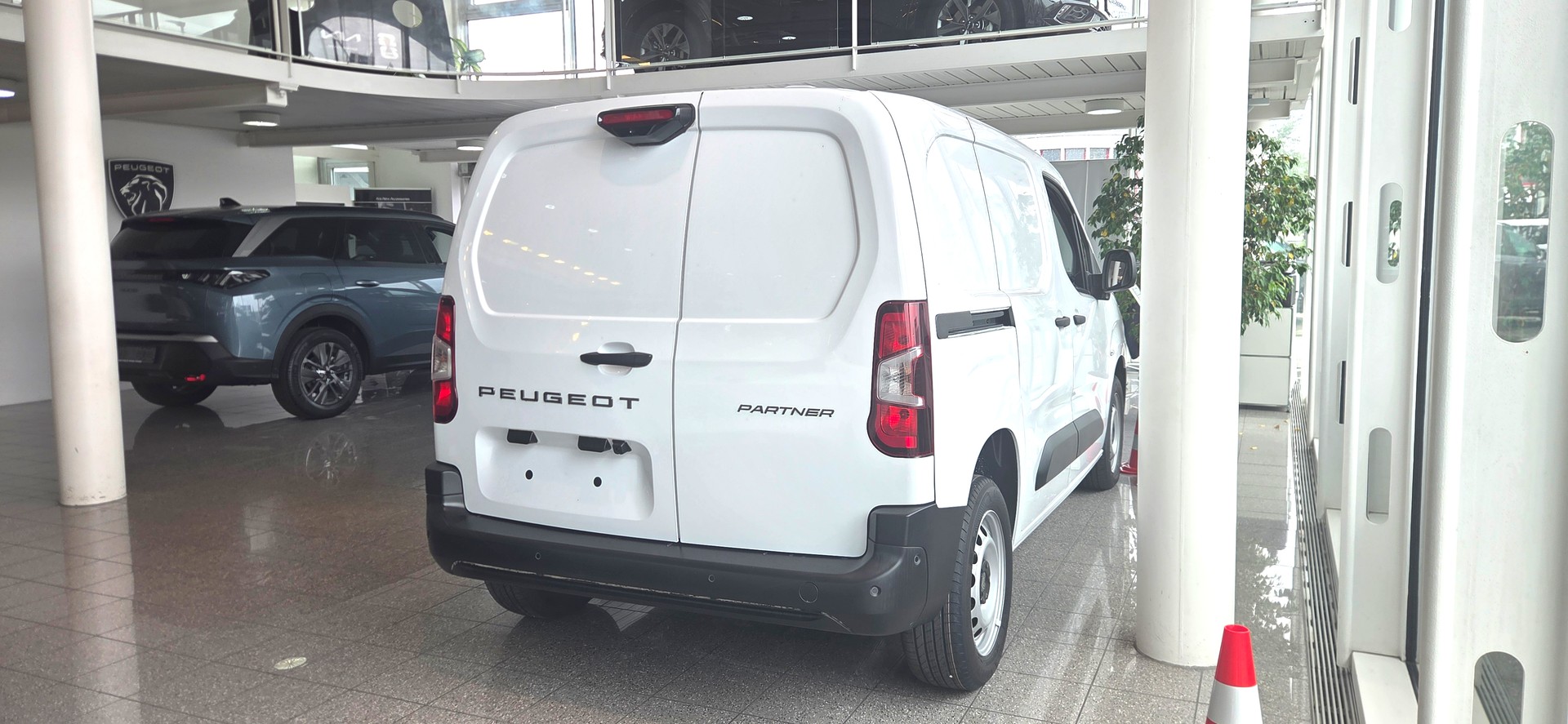 PEUGEOT Partner 1.5 Blue HDi Standard 1000kg EAT8-image-11