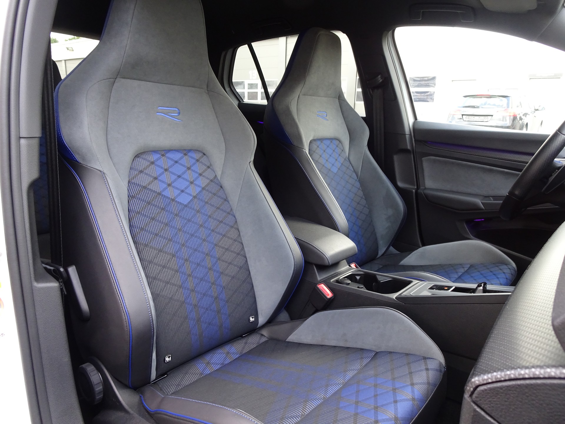 VW Golf 2.0 TSI R DSG 4Motion R Performance-image-7