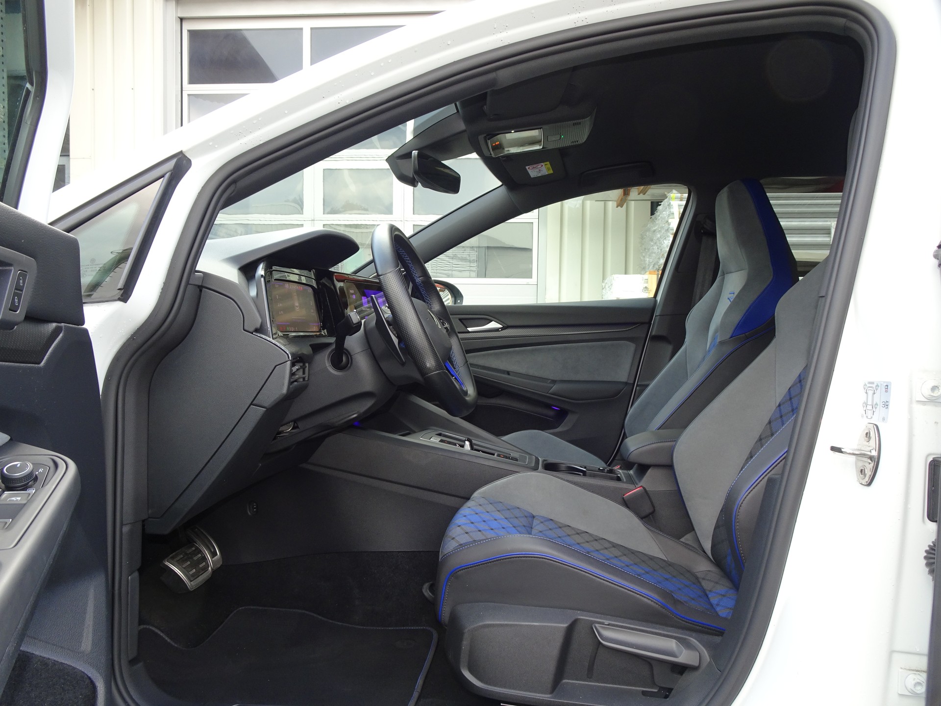 VW Golf 2.0 TSI R DSG 4Motion R Performance-image-6