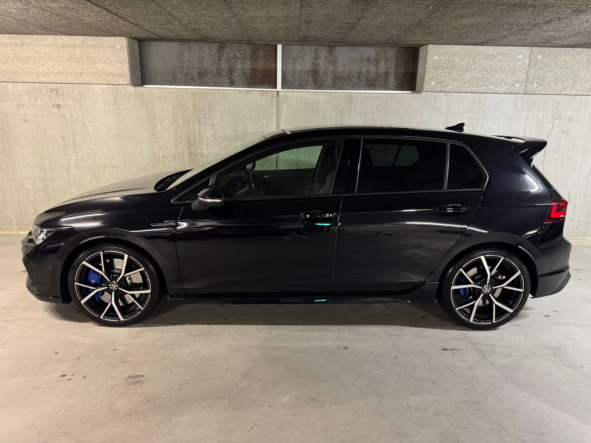 VW Golf 2.0 TSI R DSG 4Motion-showroom-element-1