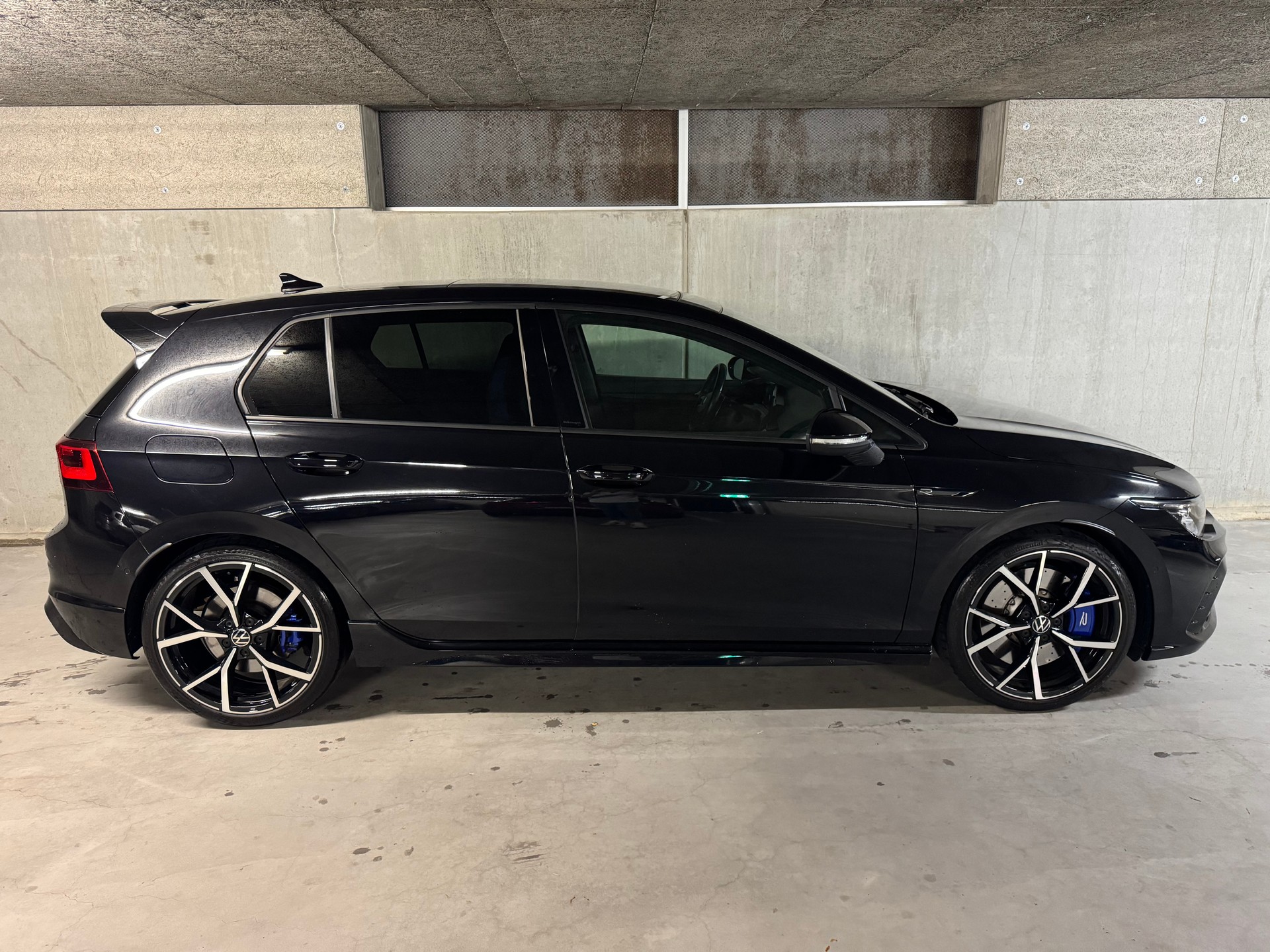 VW Golf 2.0 TSI R DSG 4Motion-image-4
