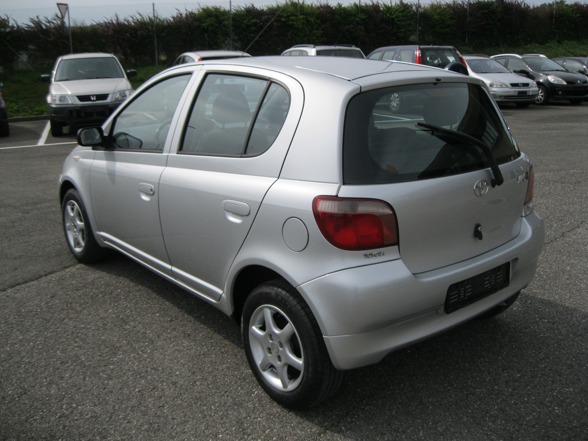 TOYOTA Yaris 1.3 Linea Sol-image-4