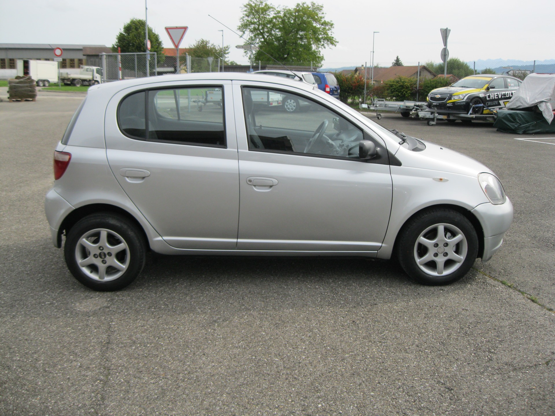 TOYOTA Yaris 1.3 Linea Sol-image-2