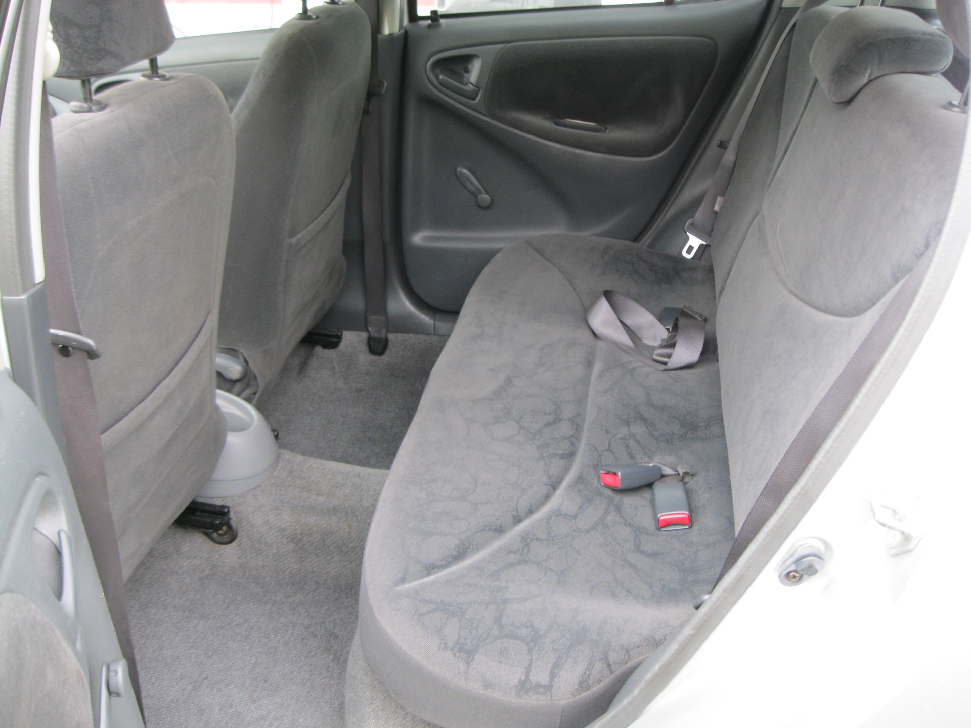 TOYOTA Yaris 1.3 Linea Sol-image-6