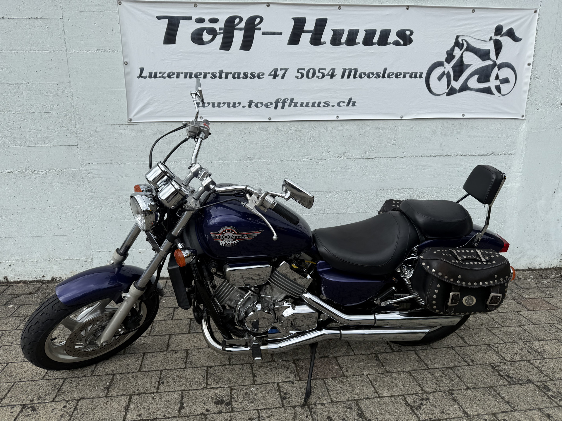 HONDA VF 750 C-image-1