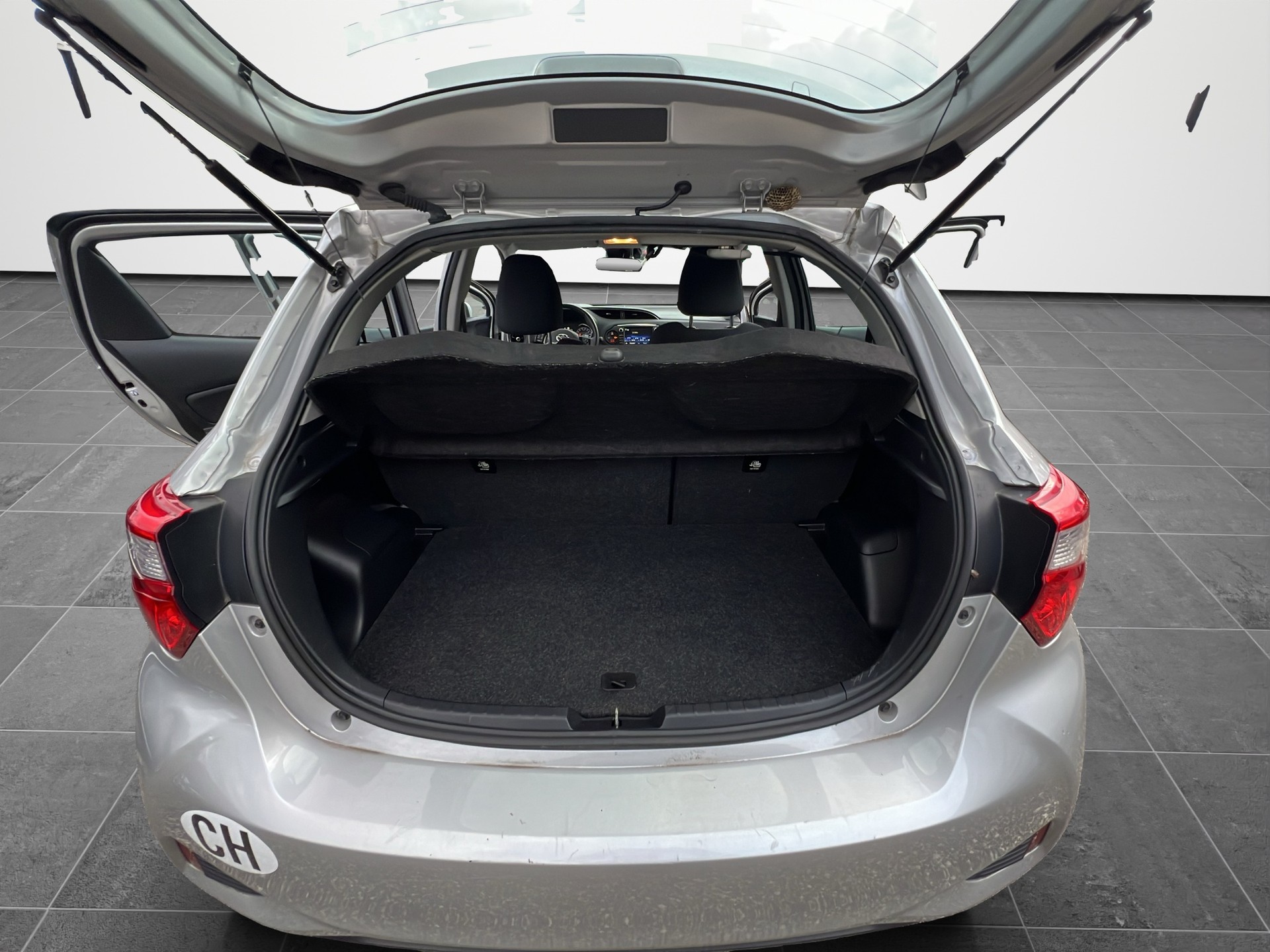 TOYOTA Yaris 1.5 VVT-i HSD Trend-image-16