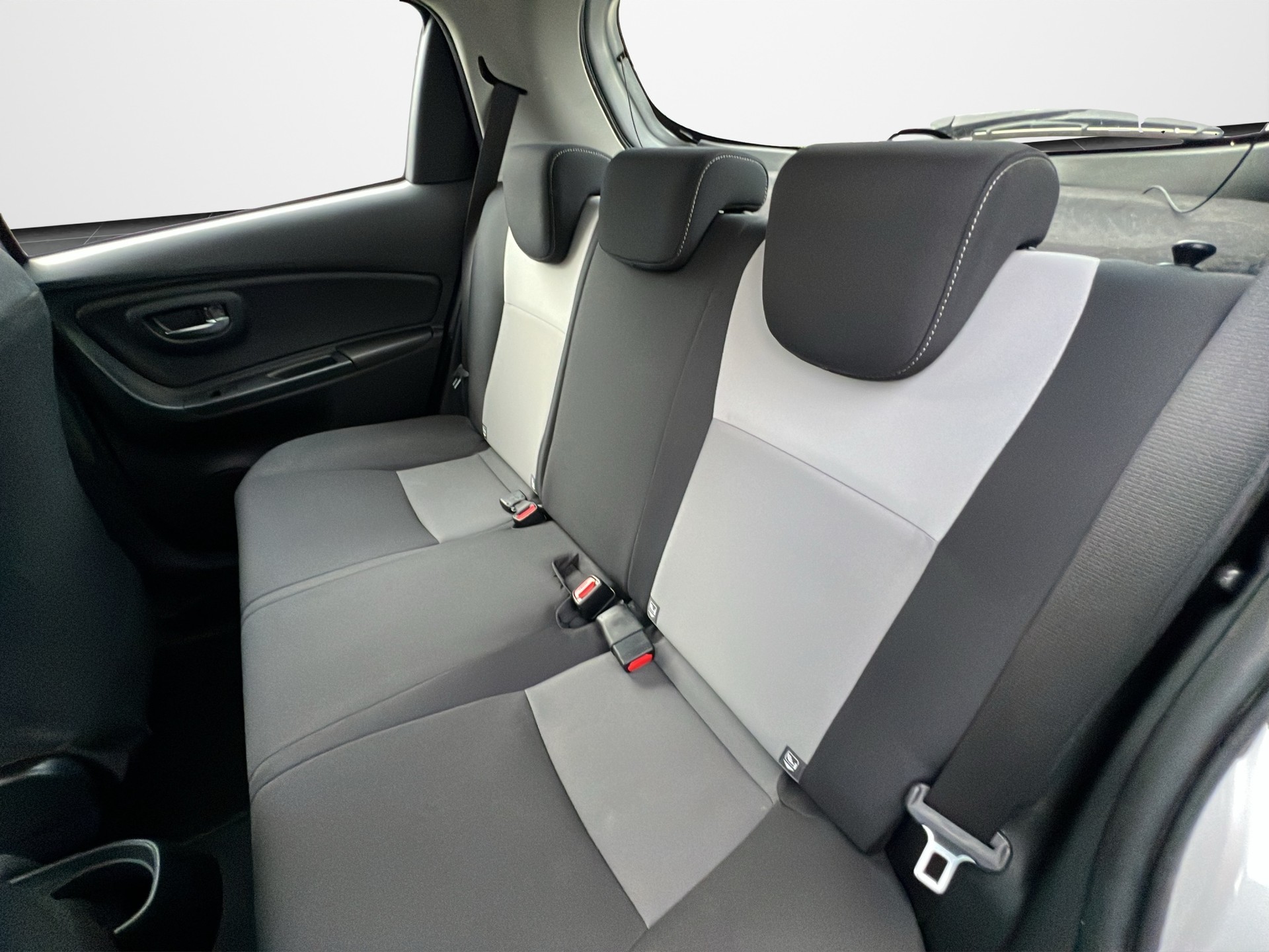 TOYOTA Yaris 1.5 VVT-i HSD Trend-image-11