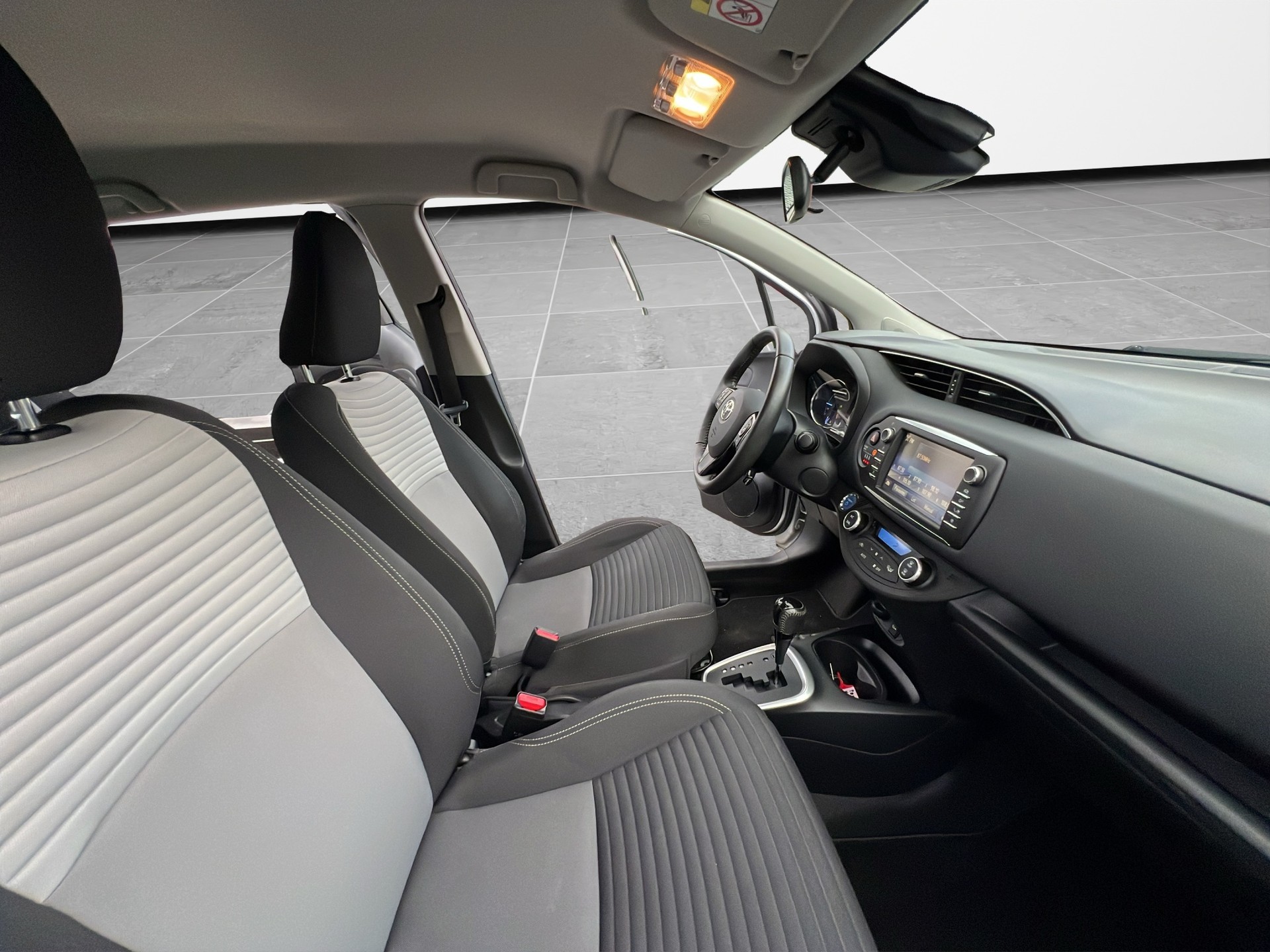 TOYOTA Yaris 1.5 VVT-i HSD Trend-image-14