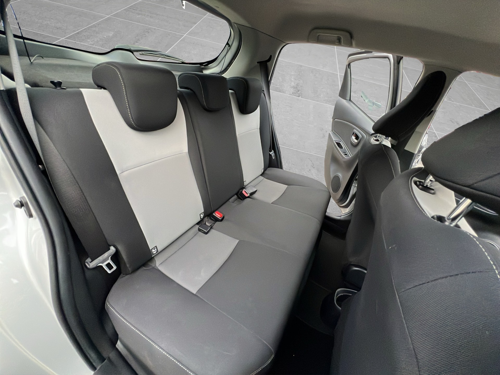 TOYOTA Yaris 1.5 VVT-i HSD Trend-image-15