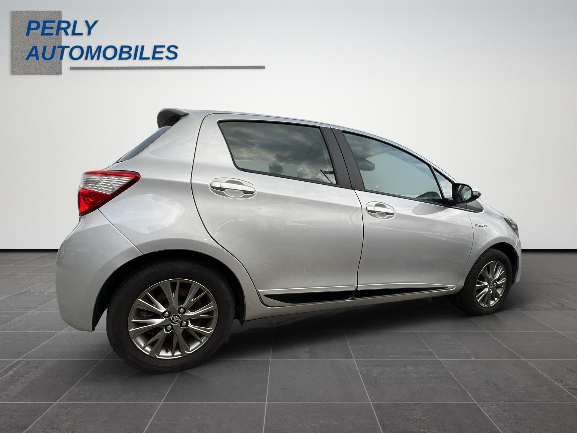 TOYOTA Yaris 1.5 VVT-i HSD Trend-image-5