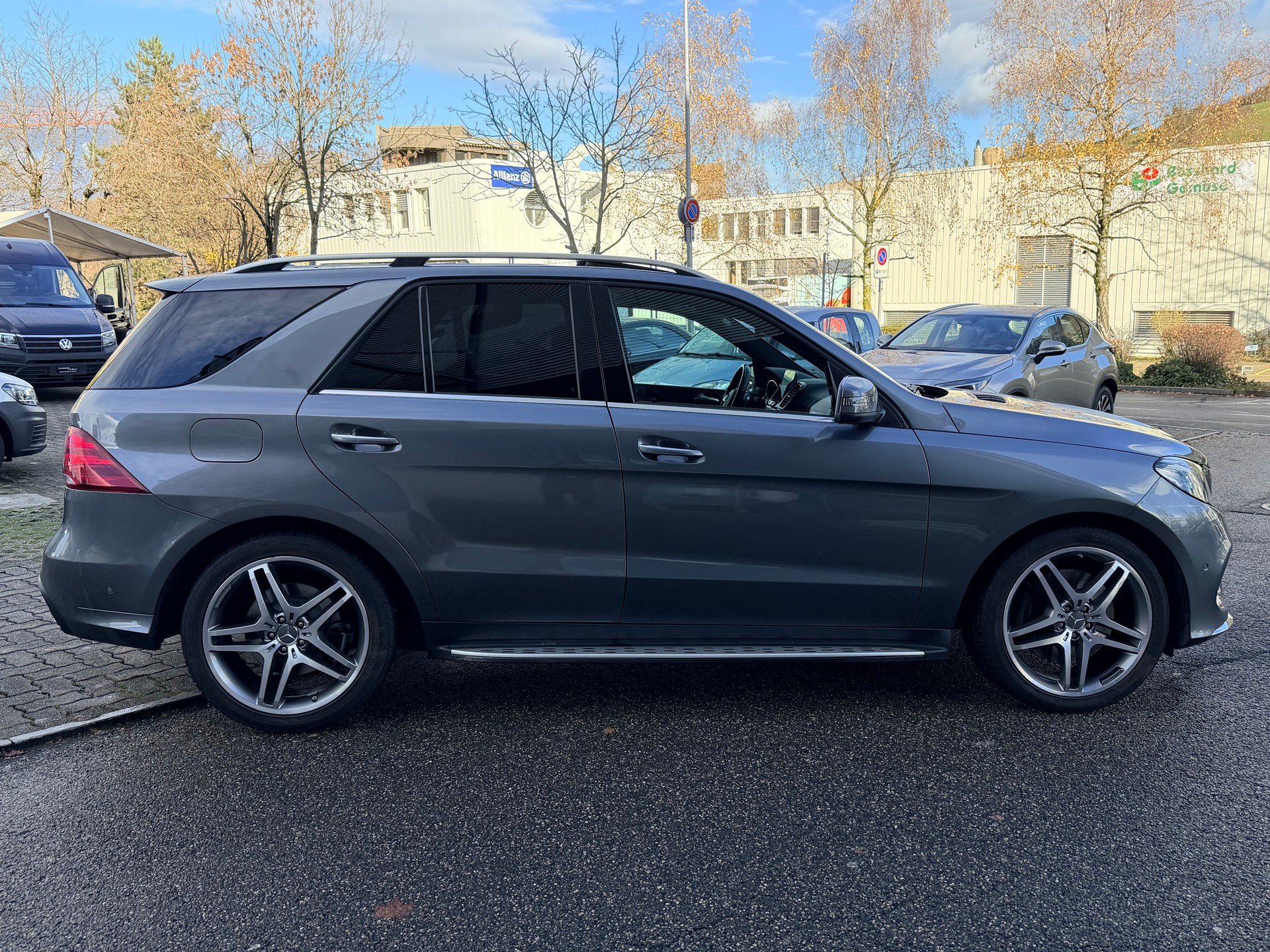 MERCEDES-BENZ GLE 500 Executive 4Matic 9G-Tronic-showroom-element-1