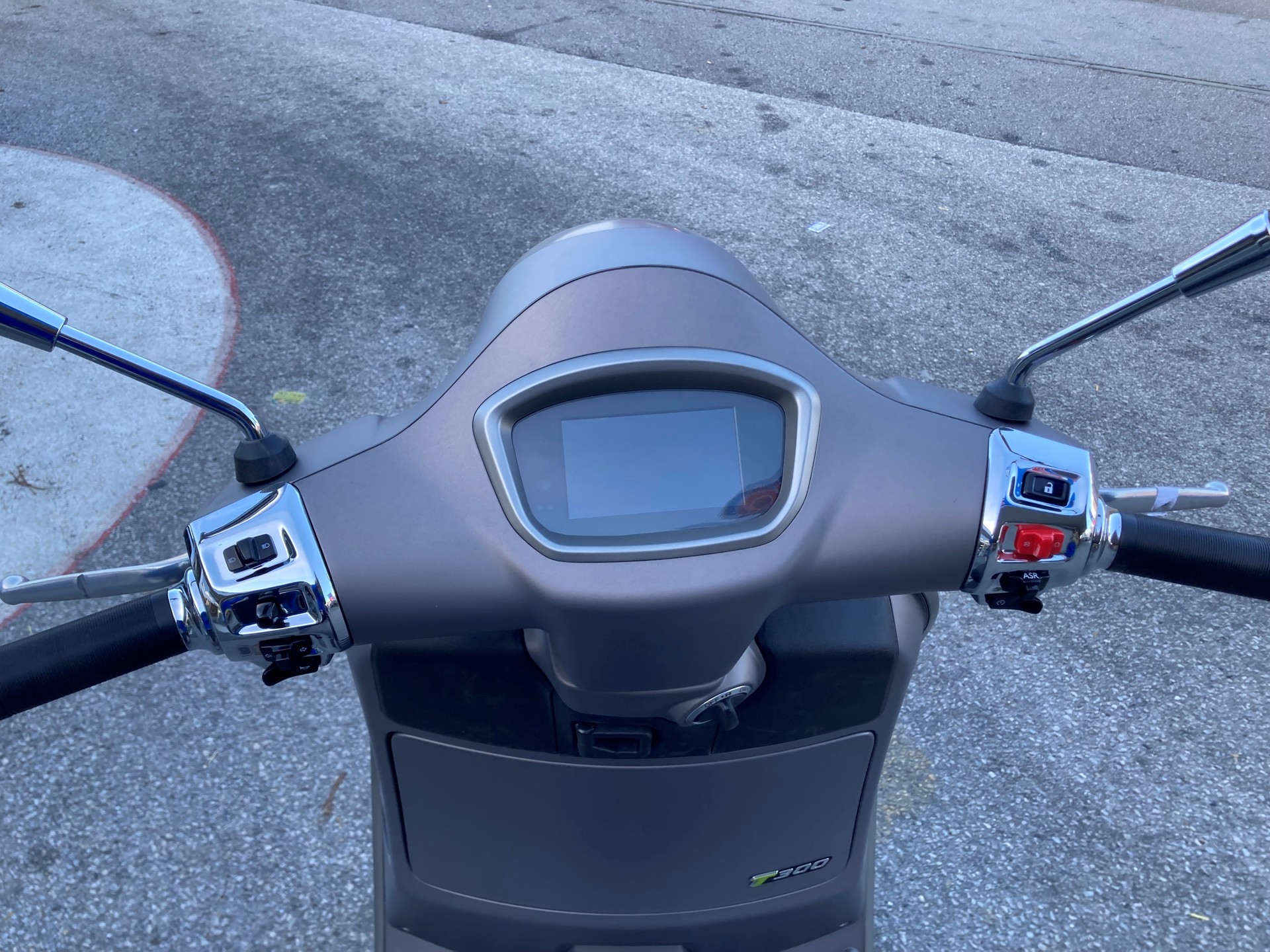 PIAGGIO Vespa GTS 300 Super Tech ABS-image-8