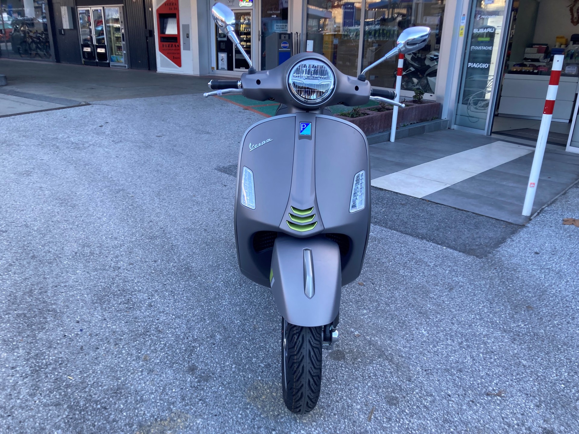 PIAGGIO Vespa GTS 300 Super Tech ABS-image-1