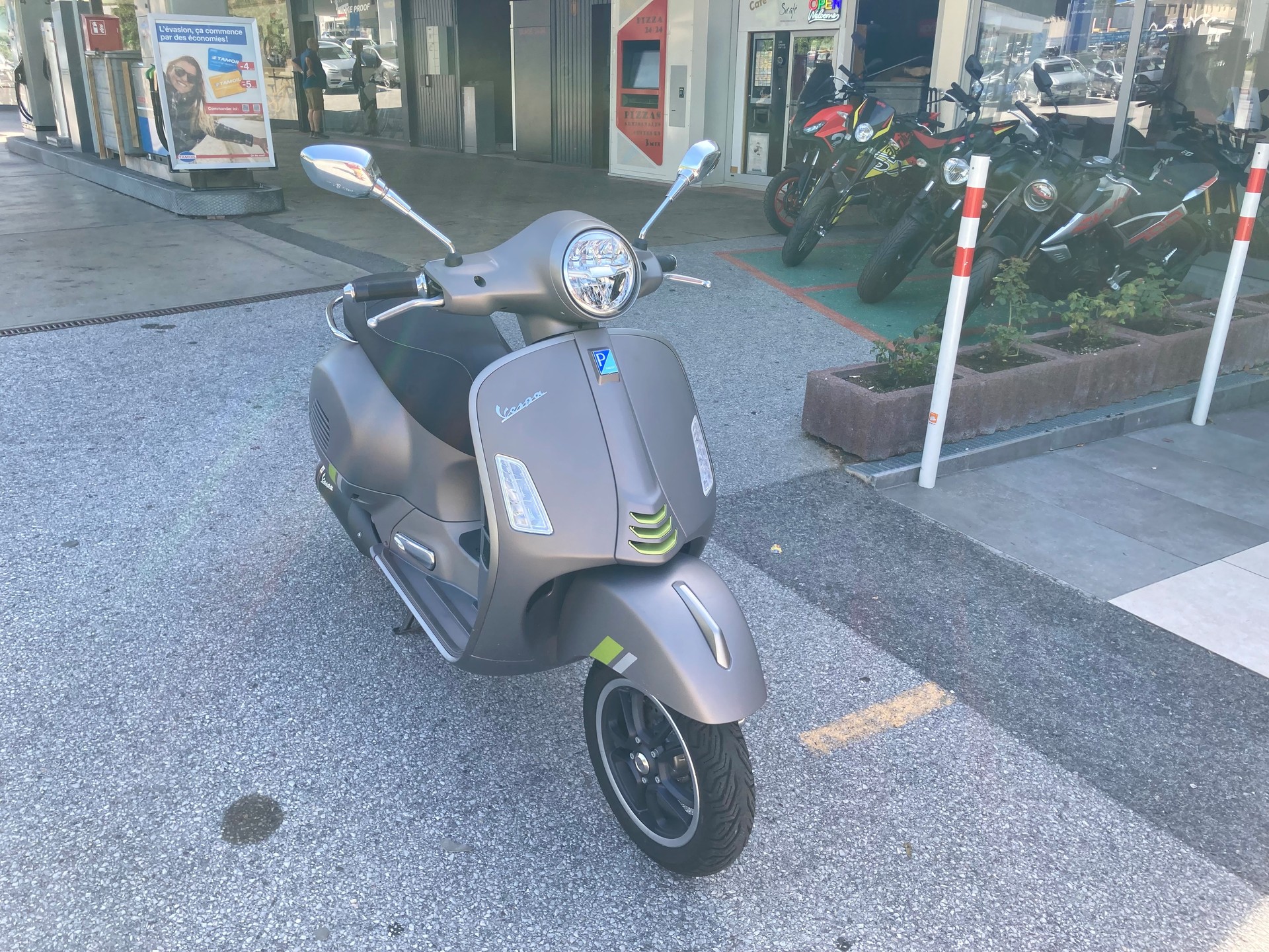 PIAGGIO Vespa GTS 300 Super Tech ABS-image-4