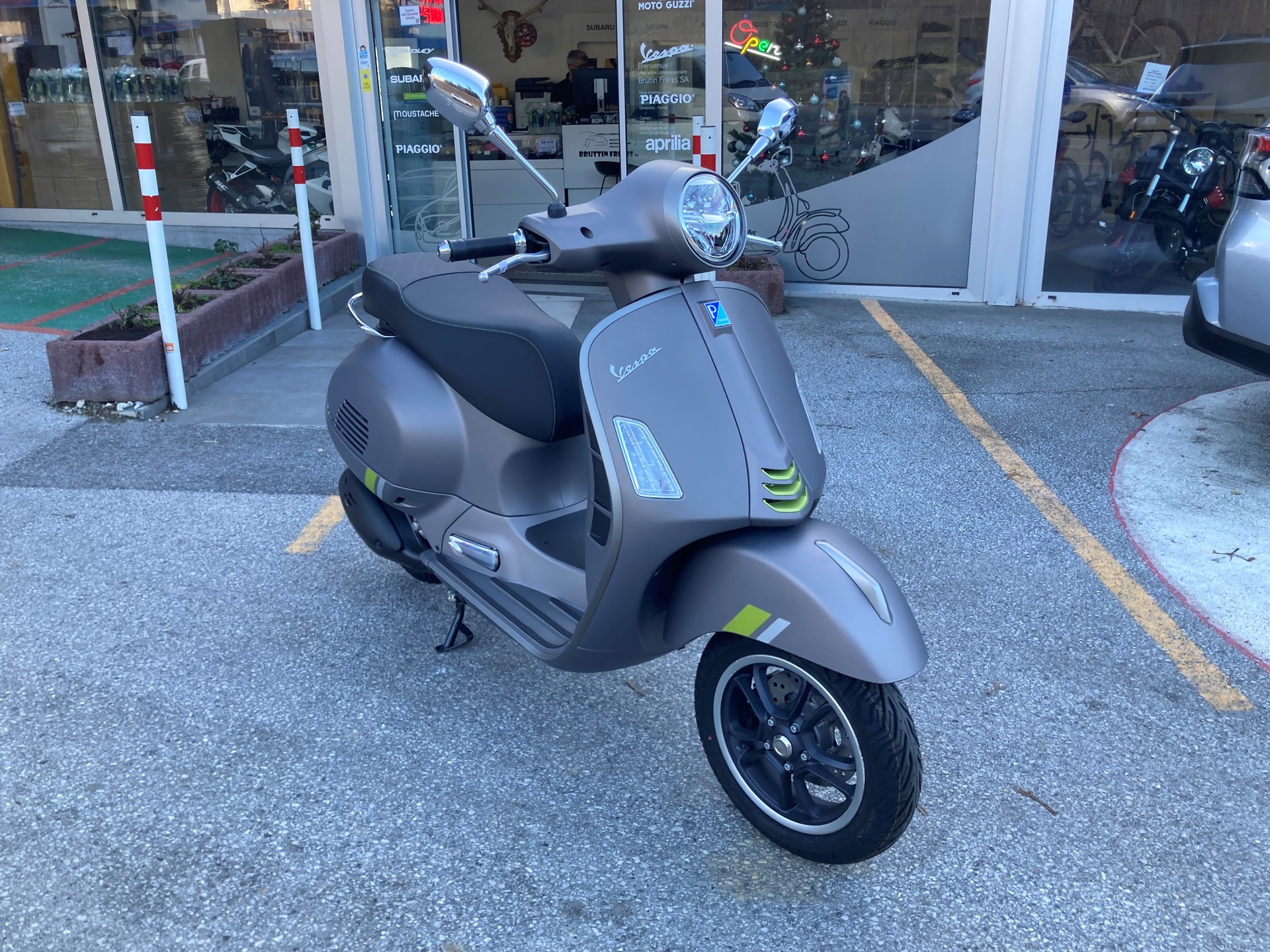 PIAGGIO Vespa GTS 300 Super Tech ABS-image-3
