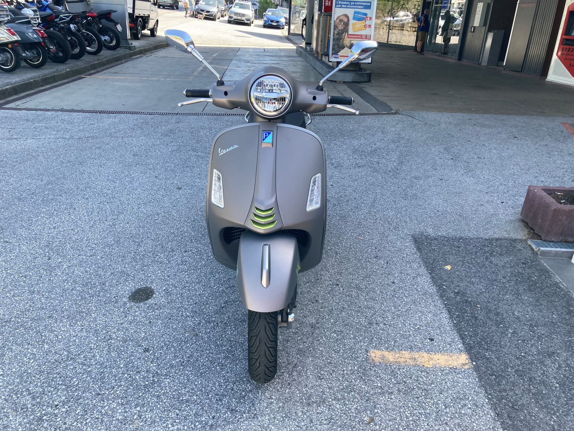 PIAGGIO Vespa GTS 300 Super Tech ABS-image-2