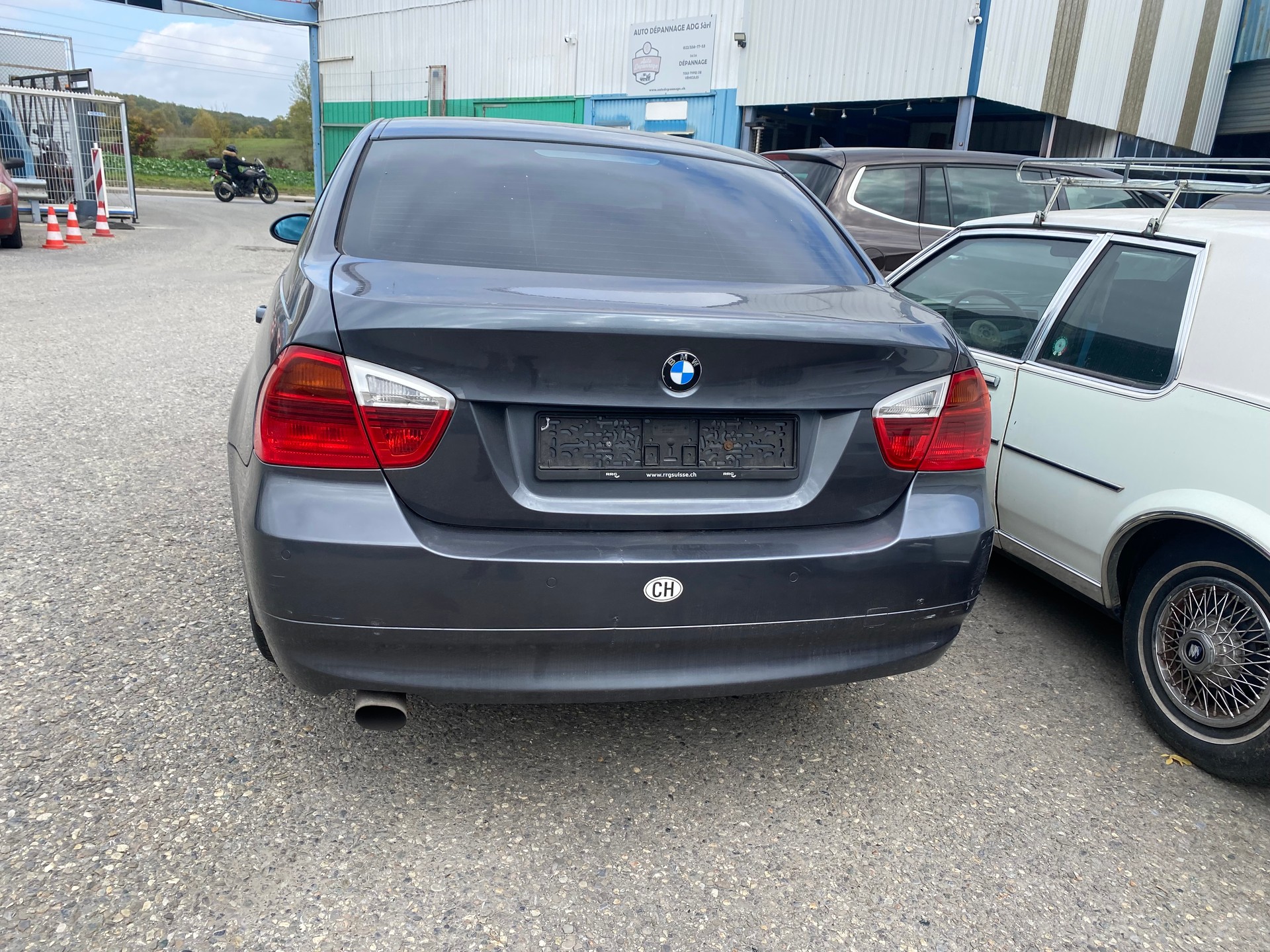 BMW 318i-image-2