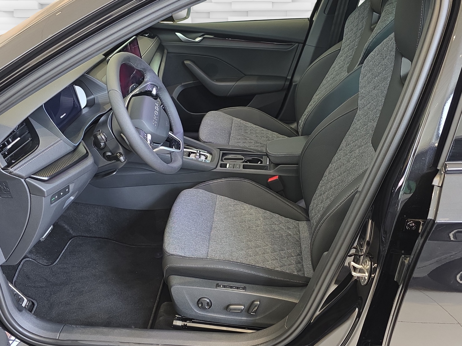 SKODA Octavia Combi 2.0 TSI DSG Dynamic 4x4-image-4