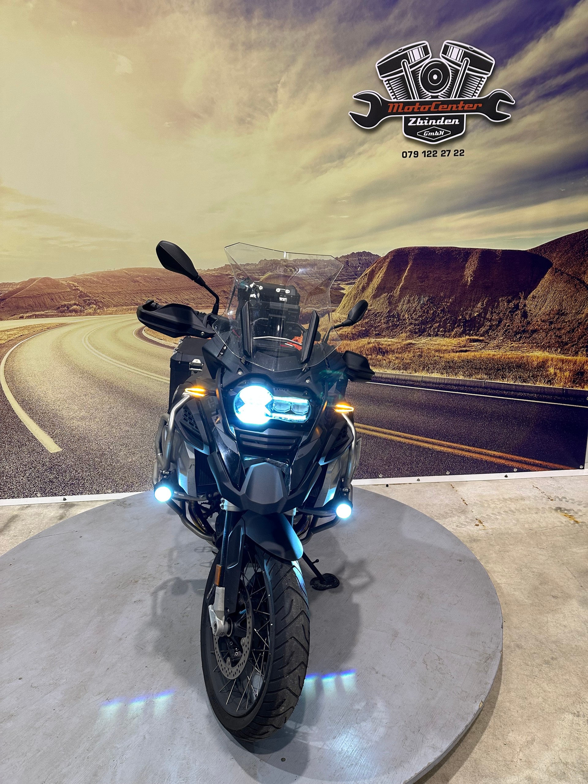 BMW R 1250 GS Adventure Triple Black Akrapovic-image-2