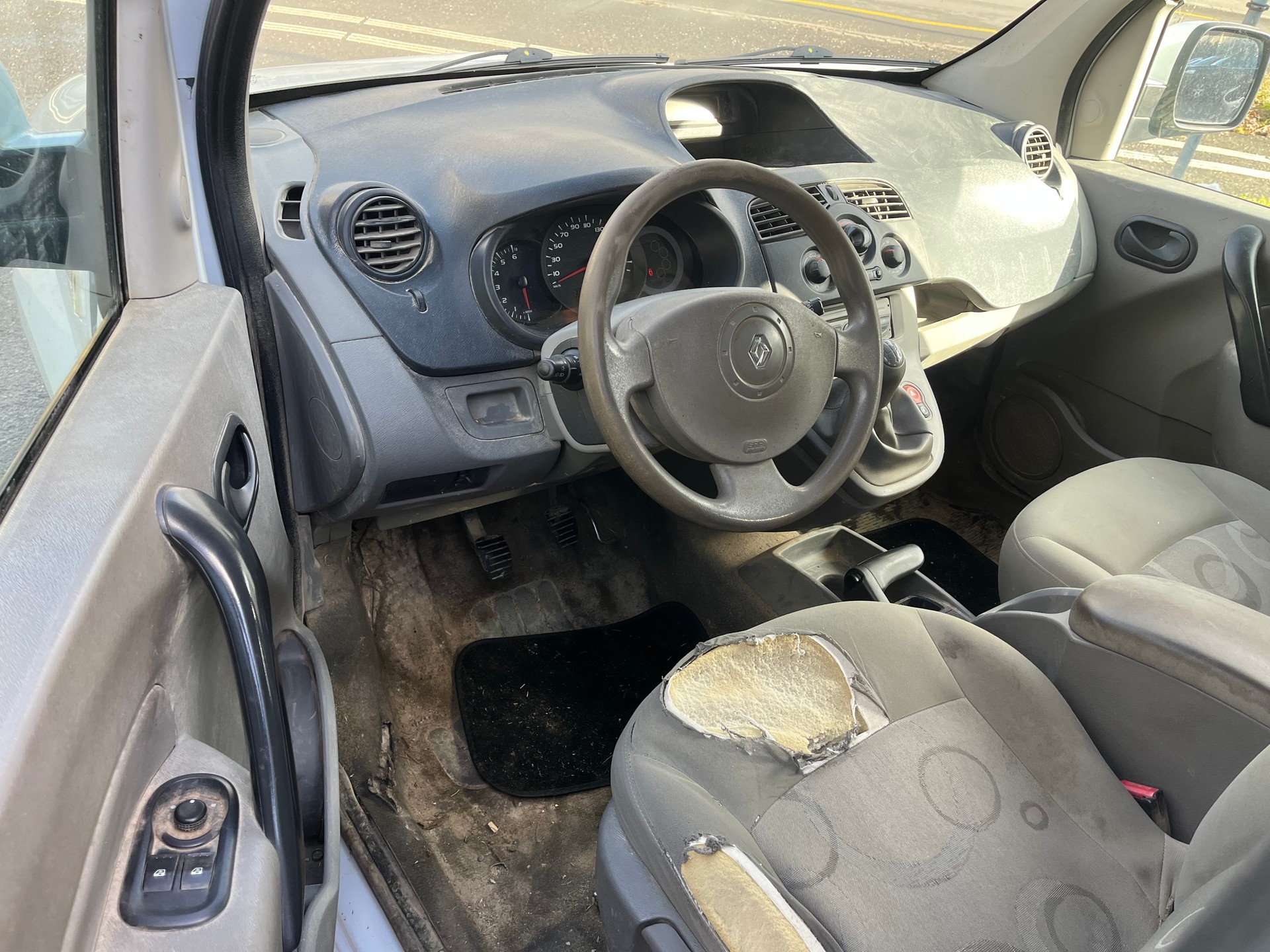 RENAULT Kangoo 1.6 16V Dynamique-image-8