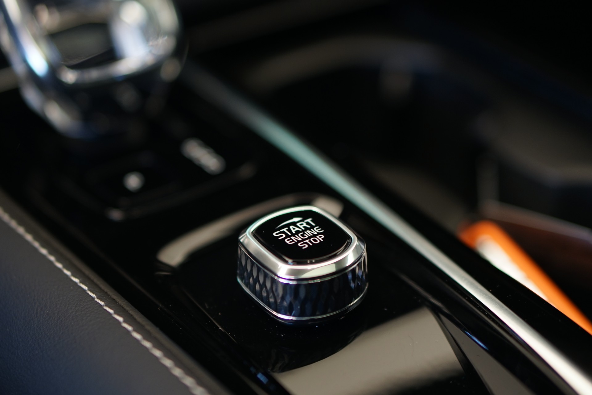 VOLVO S90 T8 eAWD Plug in Hybrid Plus Dark Geartronic-image-28
