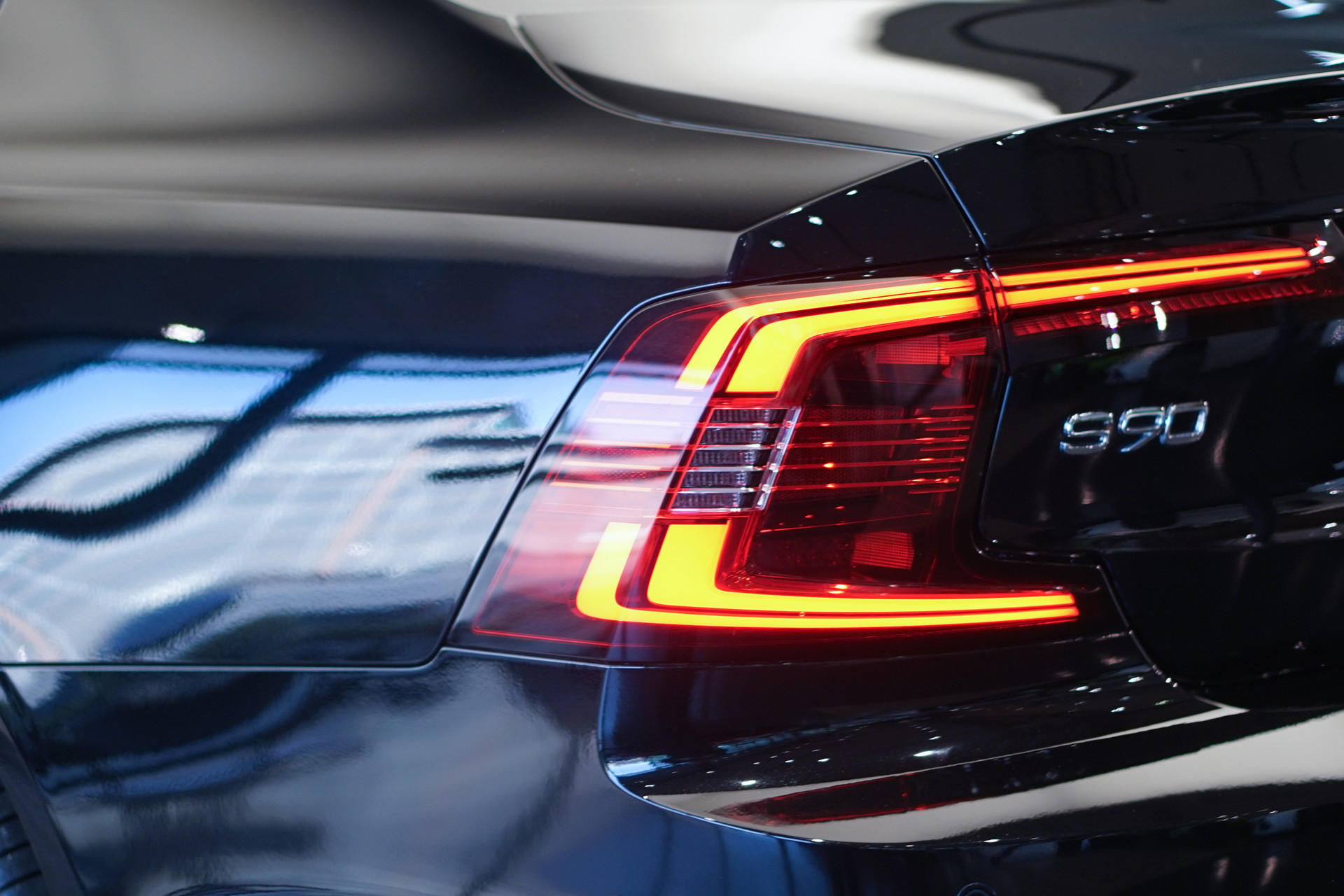 VOLVO S90 T8 eAWD Plug in Hybrid Plus Dark Geartronic-image-39