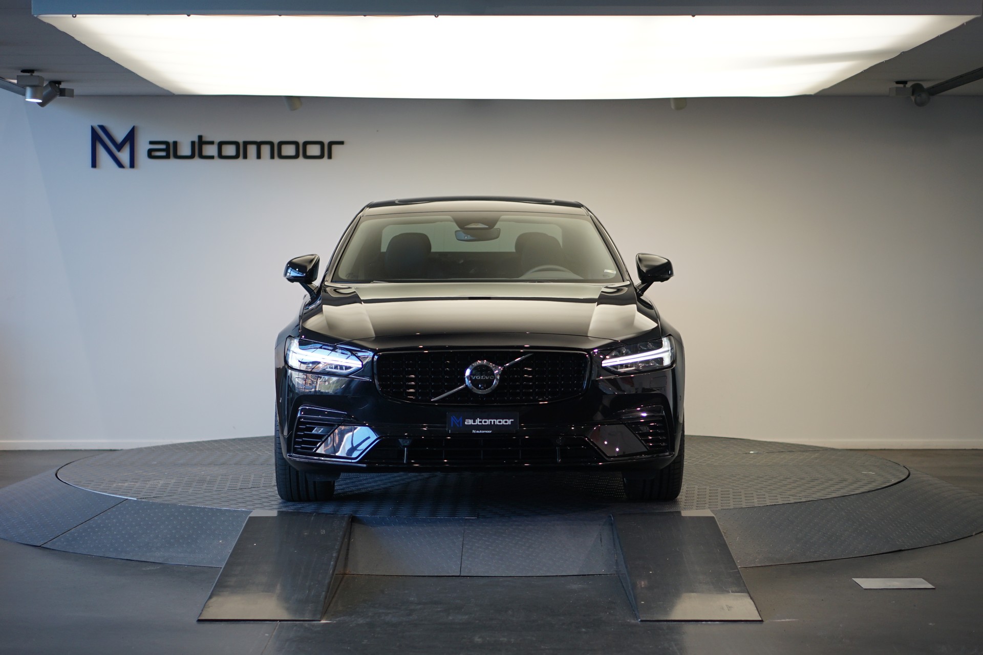 VOLVO S90 T8 eAWD Plug in Hybrid Plus Dark Geartronic-showroom-element-1
