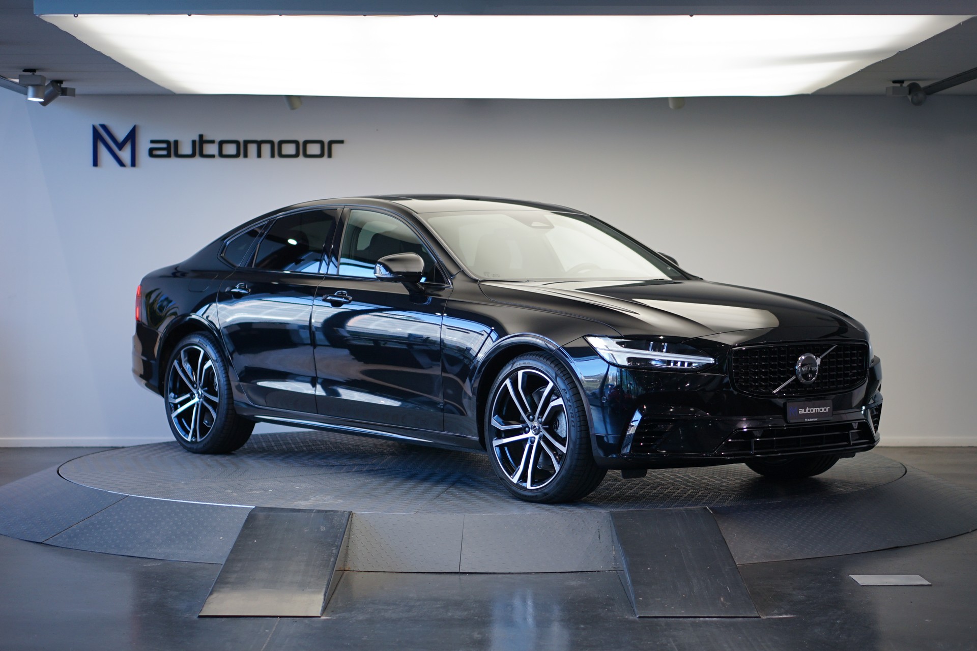 VOLVO S90 T8 eAWD Plug in Hybrid Plus Dark Geartronic-showroom-element-2