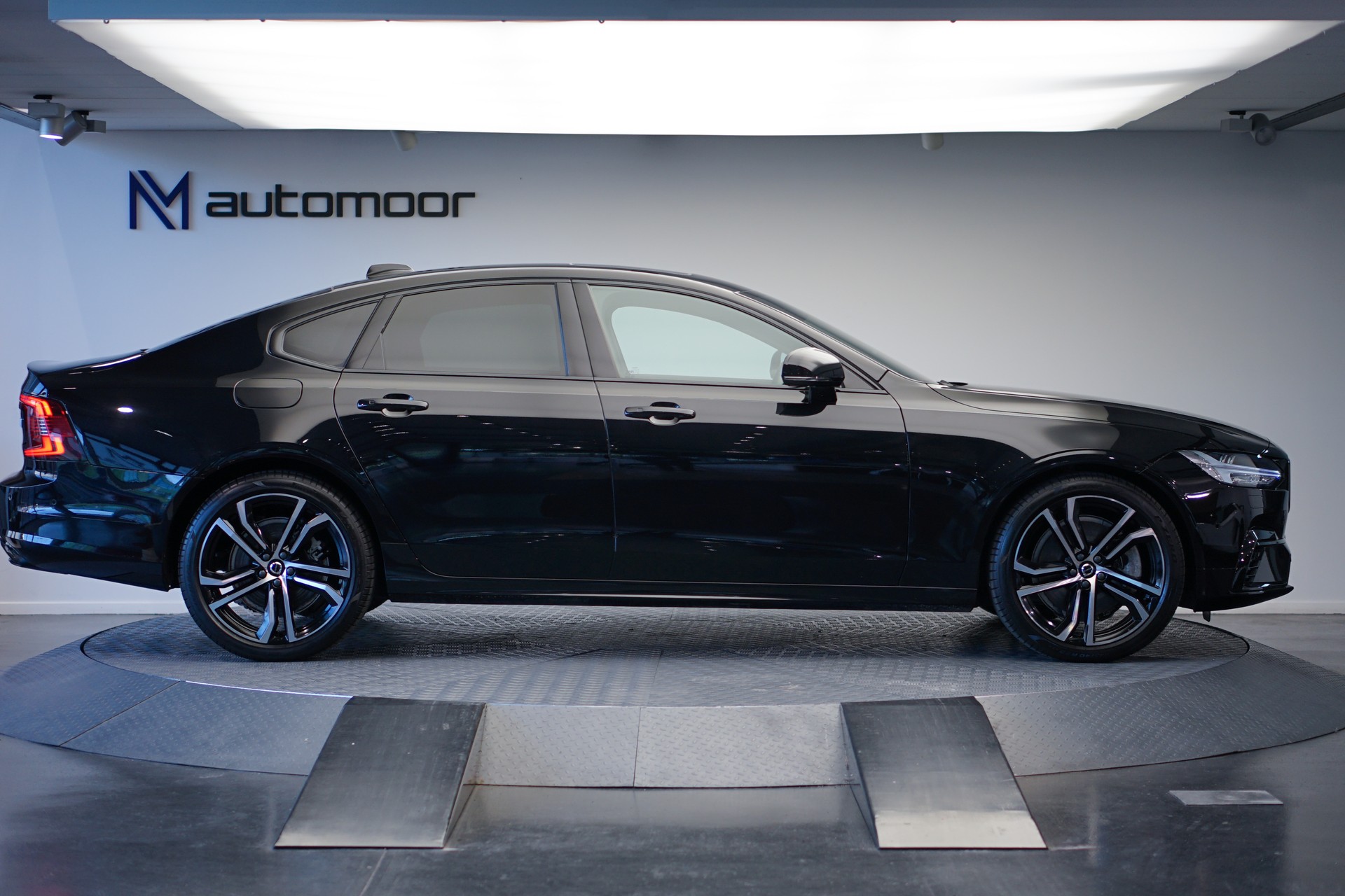 VOLVO S90 T8 eAWD Plug in Hybrid Plus Dark Geartronic-showroom-element-3