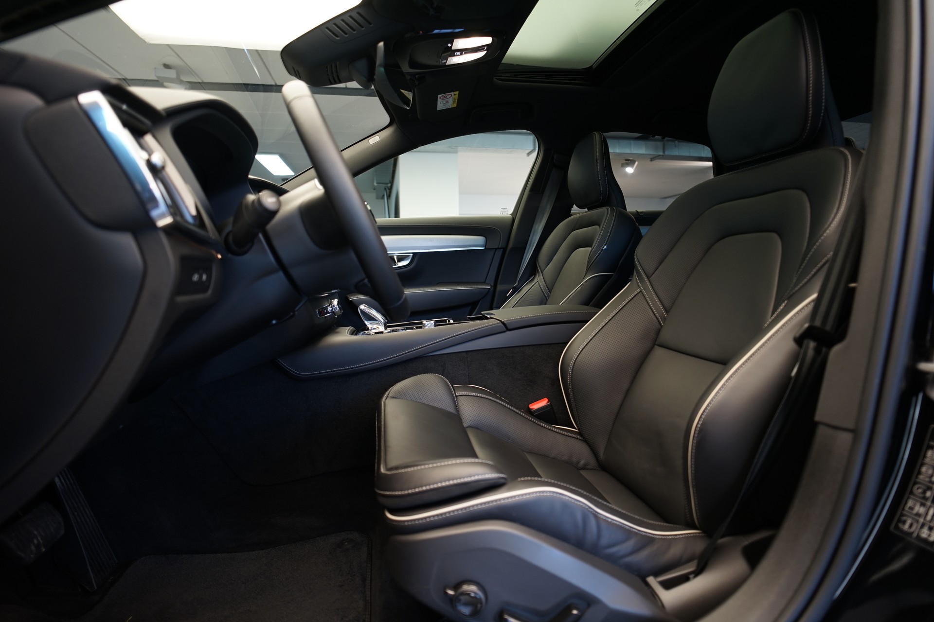 VOLVO S90 T8 eAWD Plug in Hybrid Plus Dark Geartronic-image-15