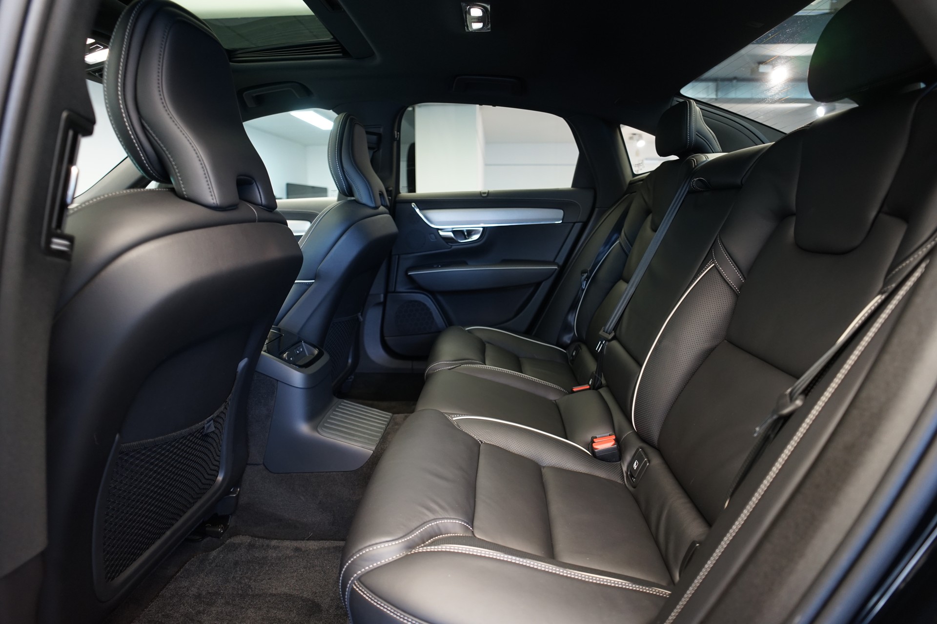 VOLVO S90 T8 eAWD Plug in Hybrid Plus Dark Geartronic-image-18