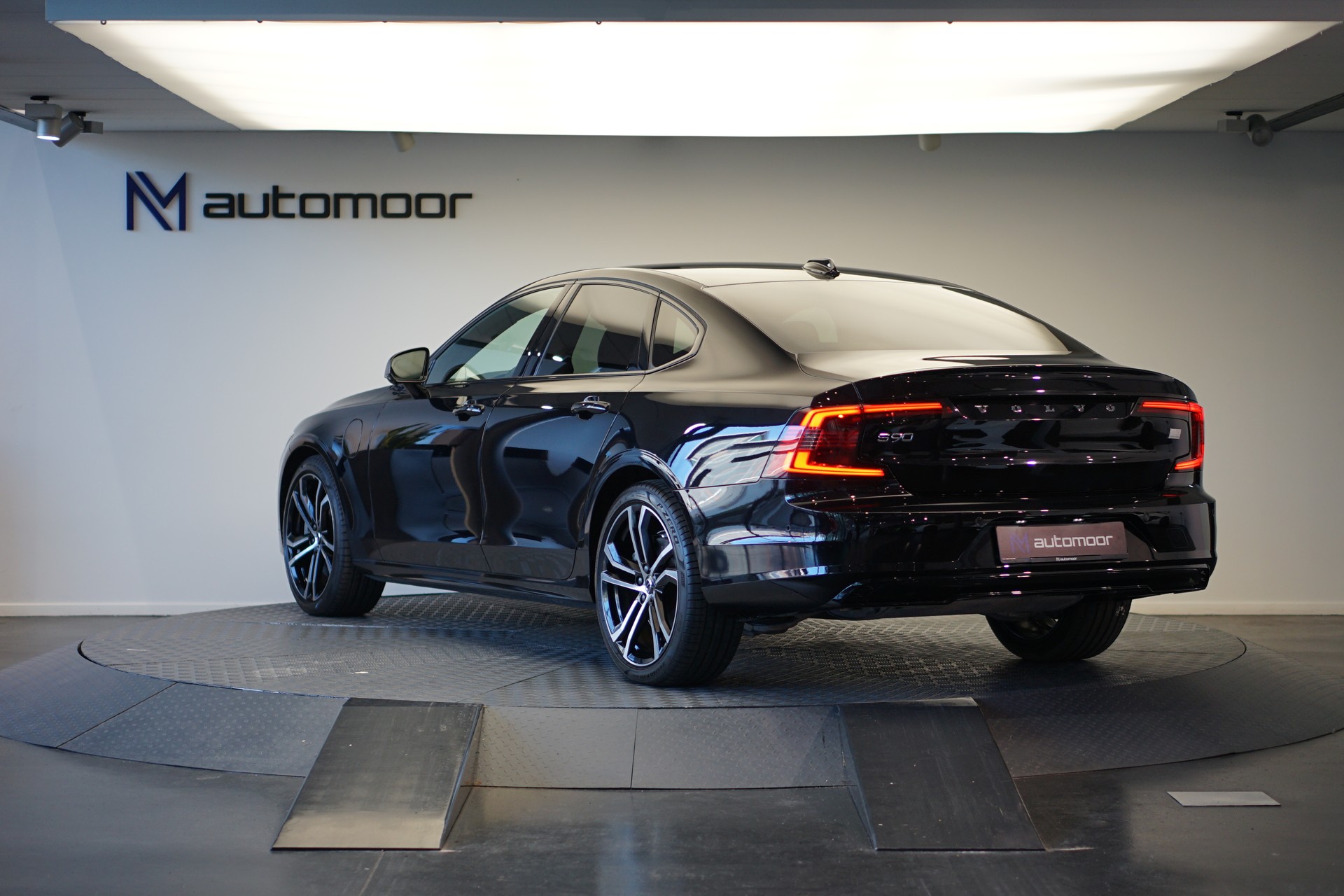 VOLVO S90 T8 eAWD Plug in Hybrid Plus Dark Geartronic-image-6