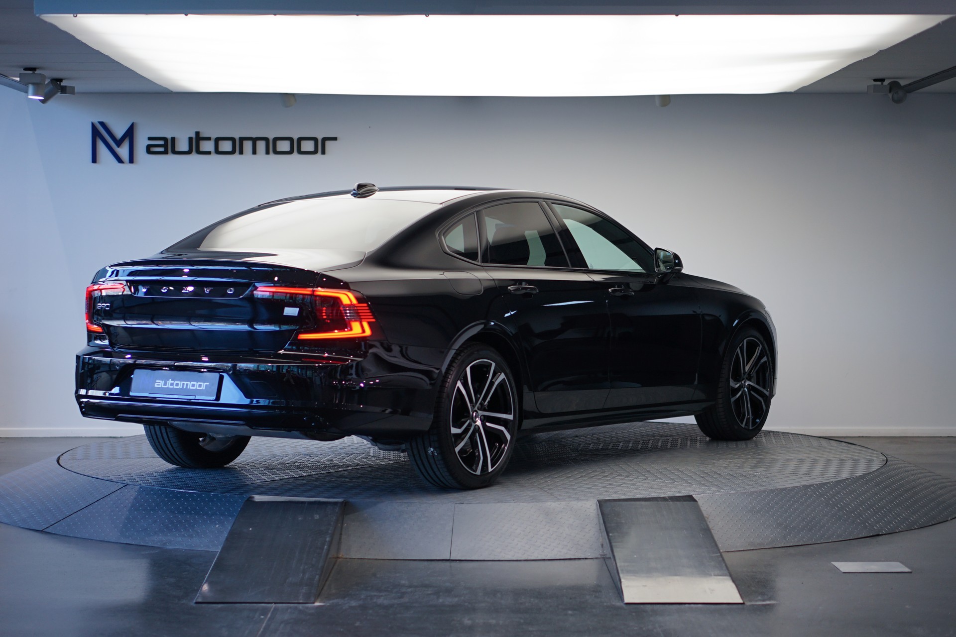VOLVO S90 T8 eAWD Plug in Hybrid Plus Dark Geartronic-image-4