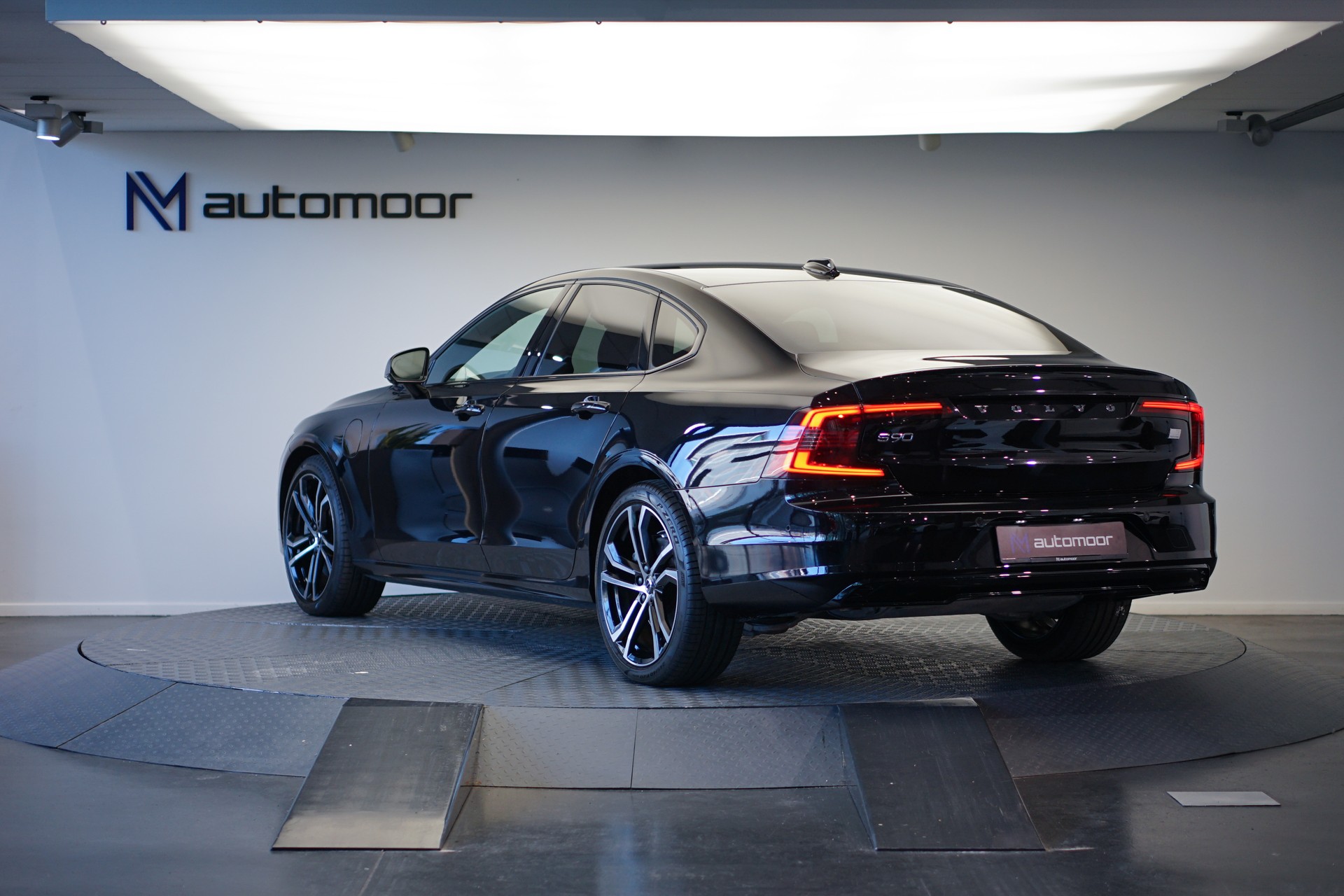VOLVO S90 T8 eAWD Plug in Hybrid Plus Dark Geartronic-image-6