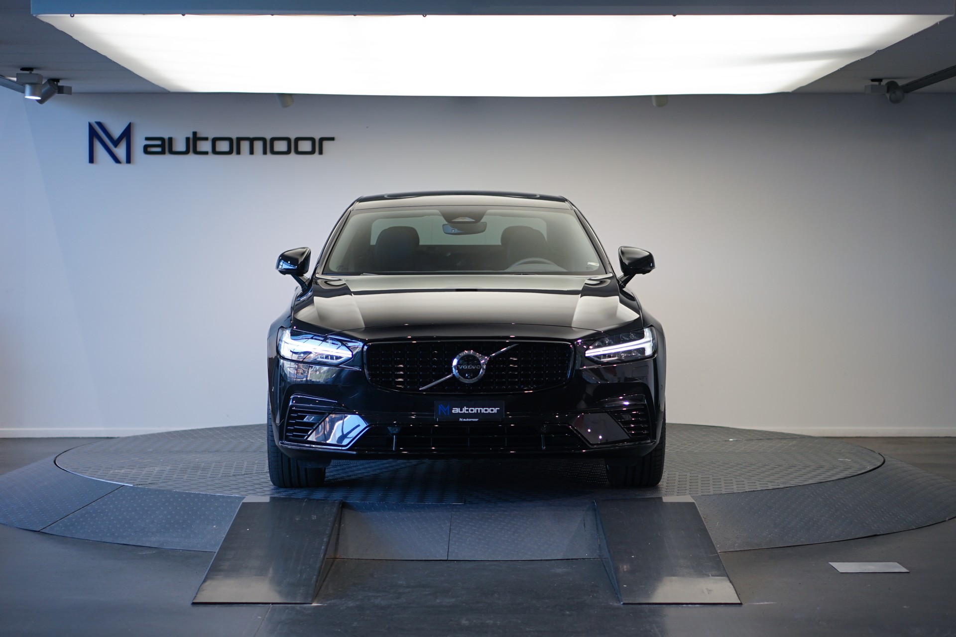 VOLVO S90 T8 eAWD Plug in Hybrid Plus Dark Geartronic-showroom-element-1