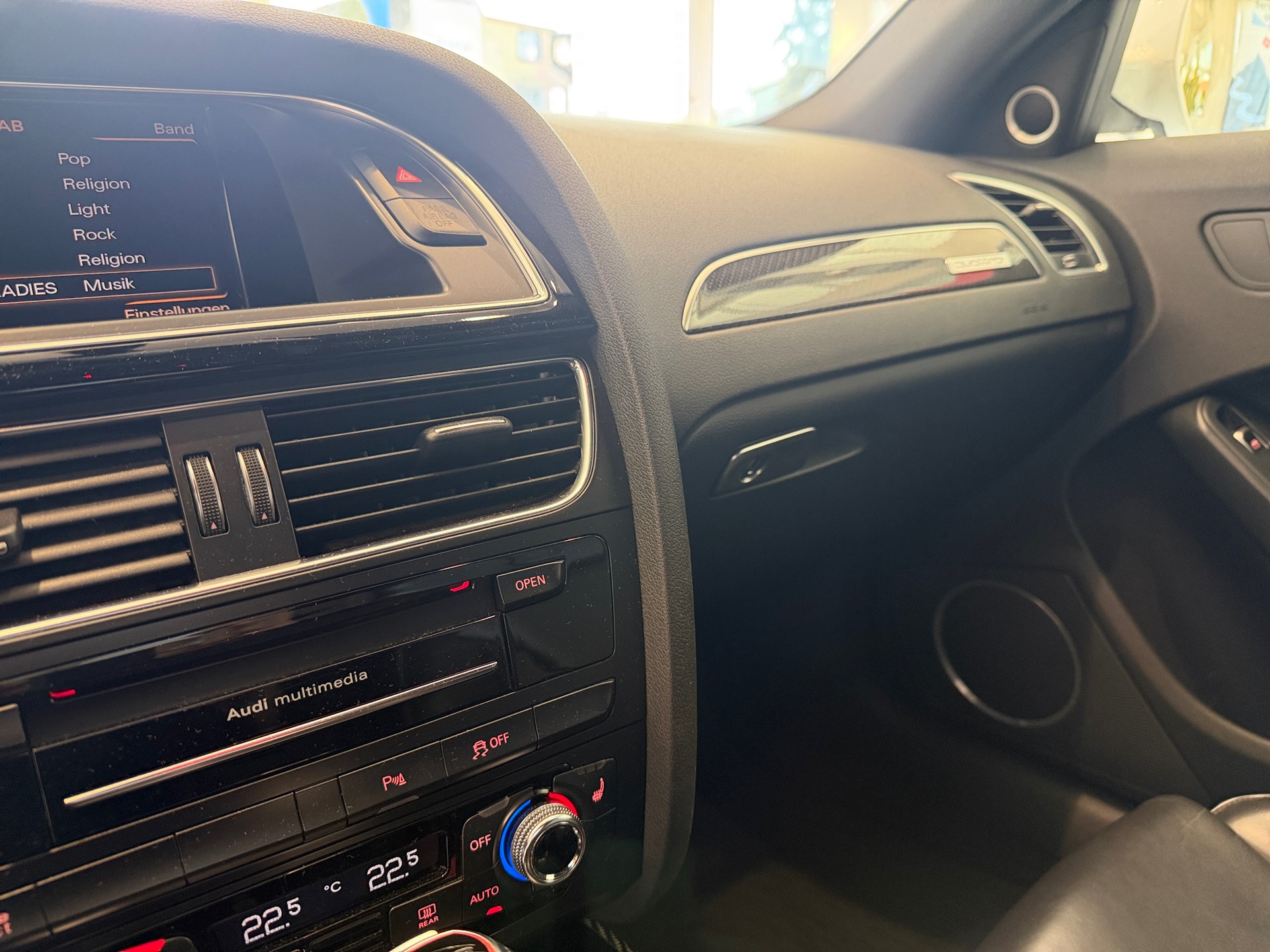 AUDI RS4 Avant 4.2 FSI V8 quattro S-tronic-image-15