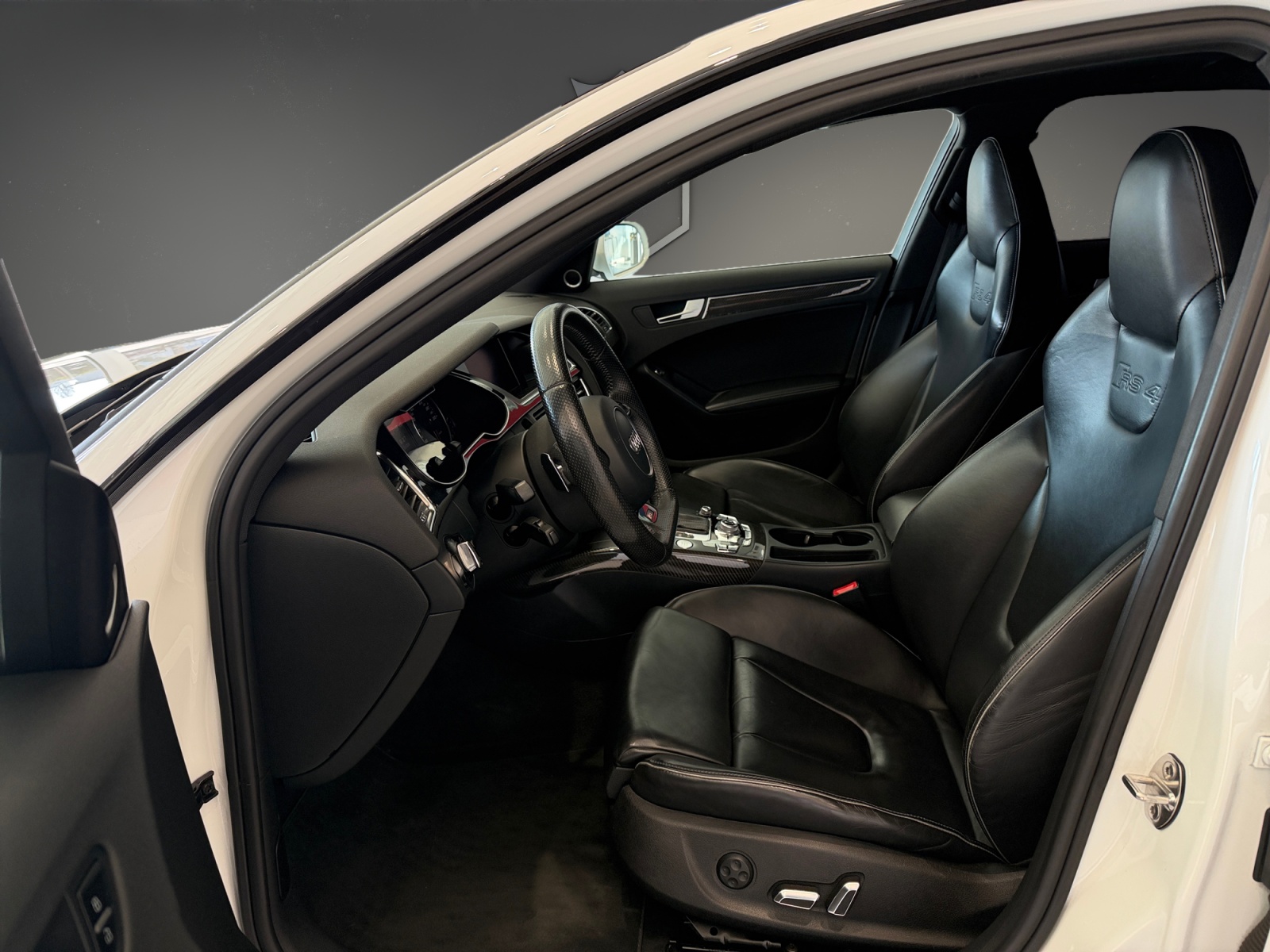 AUDI RS4 Avant 4.2 FSI V8 quattro S-tronic-image-9