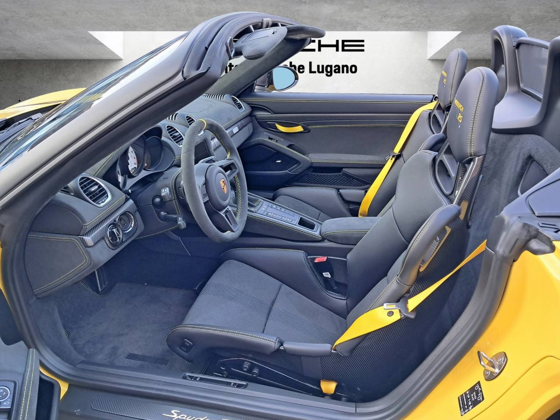 PORSCHE 718 Spyder RS-showroom-element-3