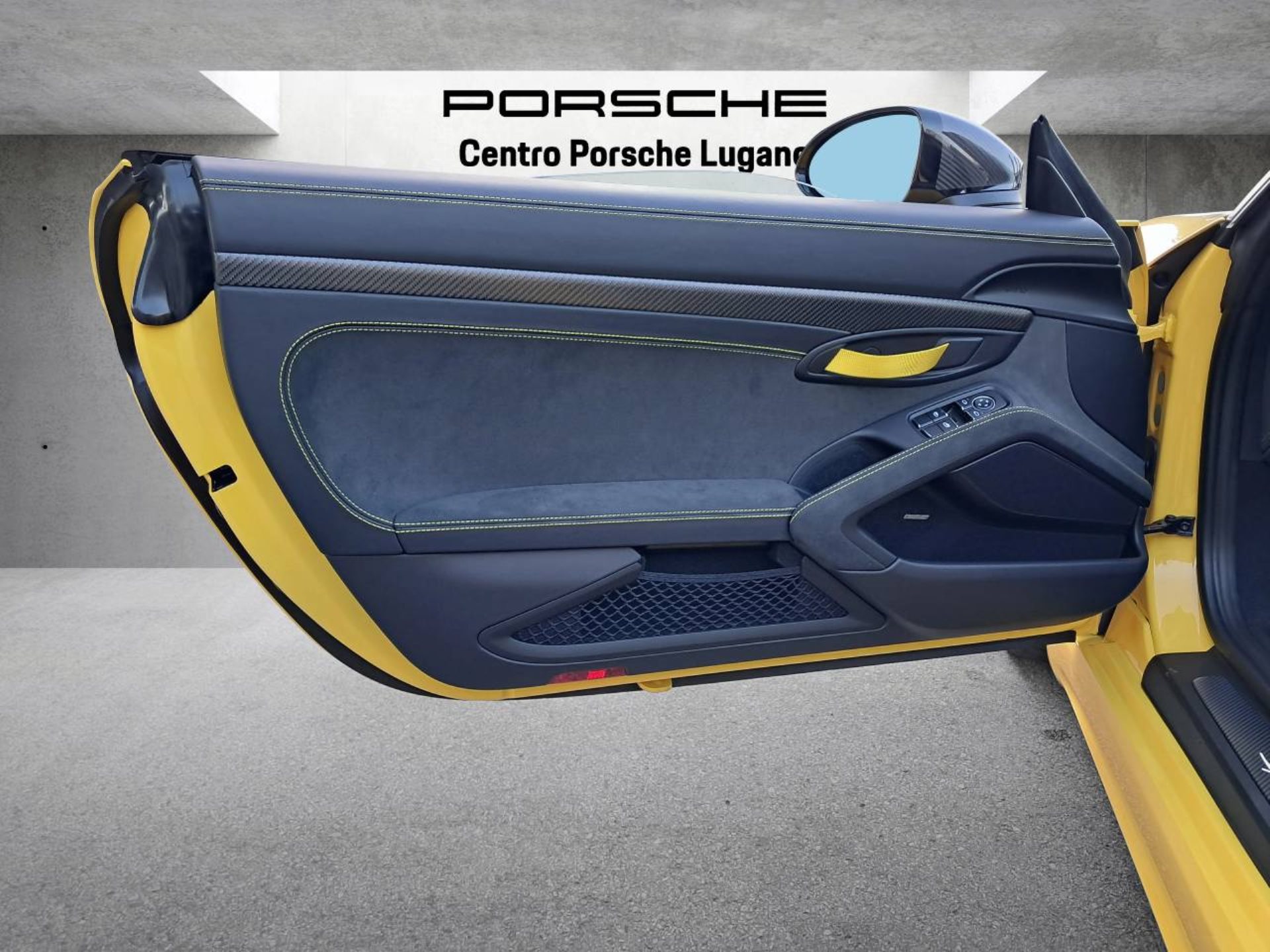 PORSCHE 718 Spyder RS-image-24