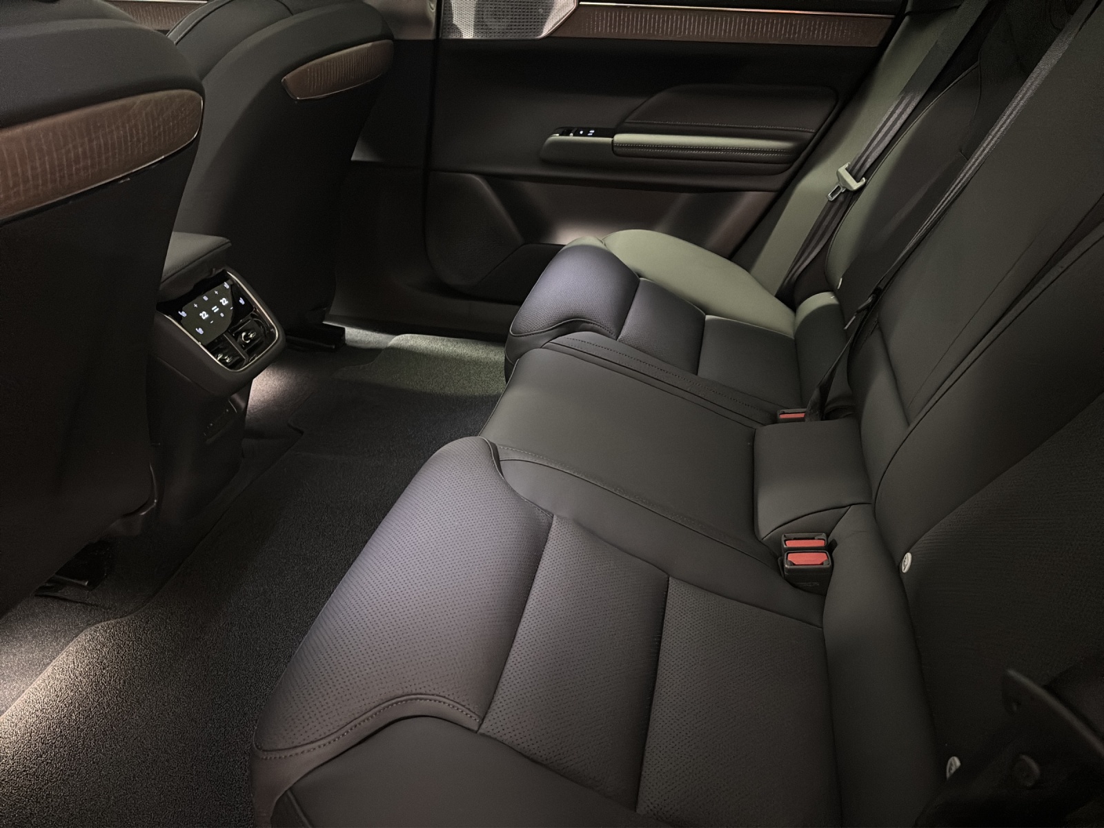 VOLVO ES90 Ultra-image-4