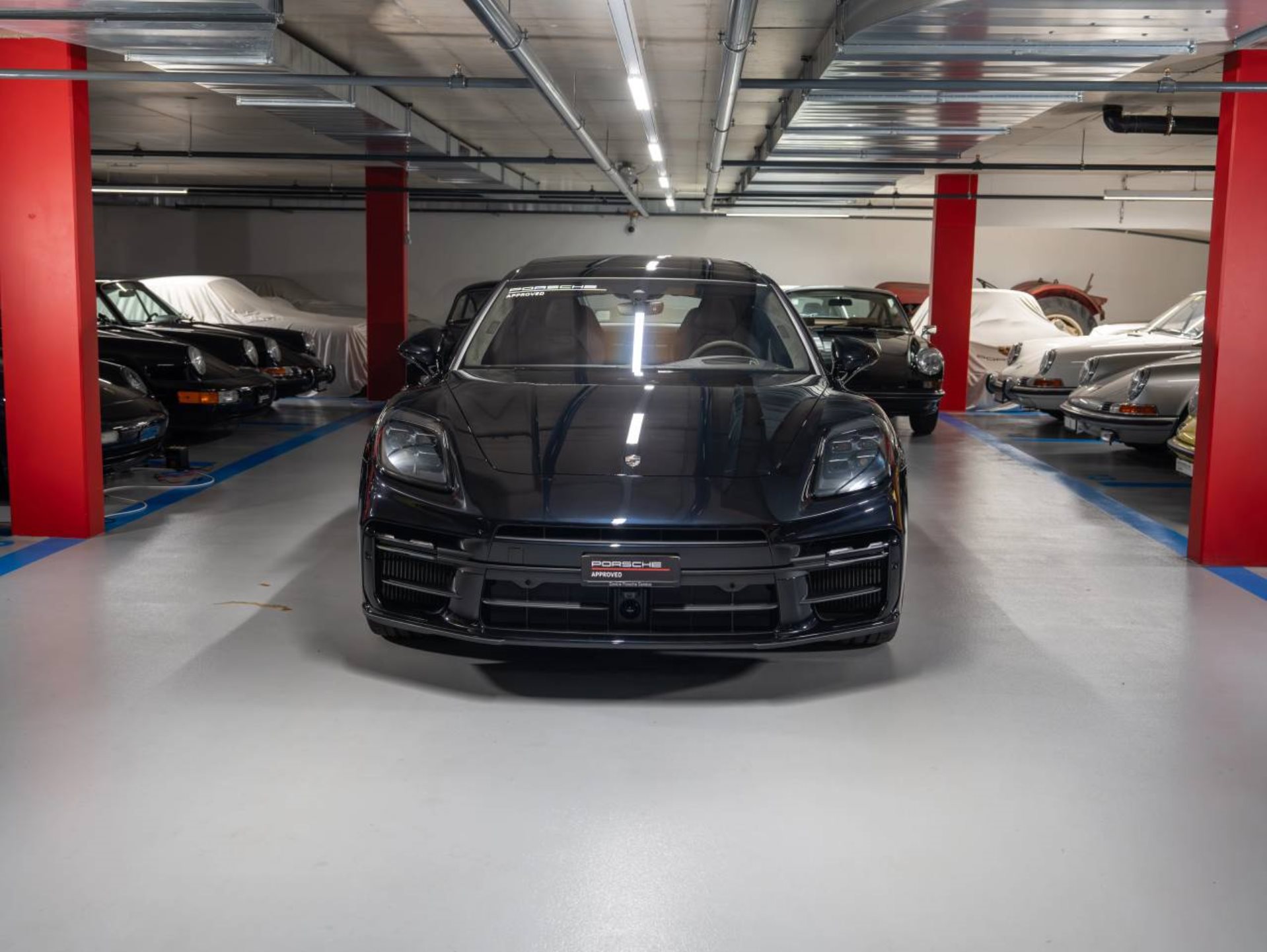 PORSCHE Panamera Turbo S E-Hybrid-showroom-element-1