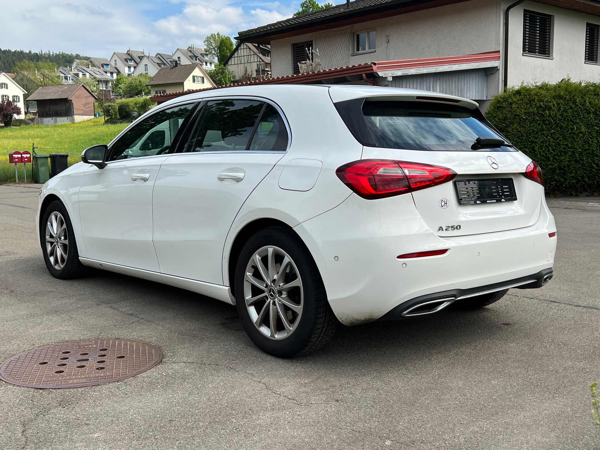 MERCEDES-BENZ A 250 AMG Line-image-6